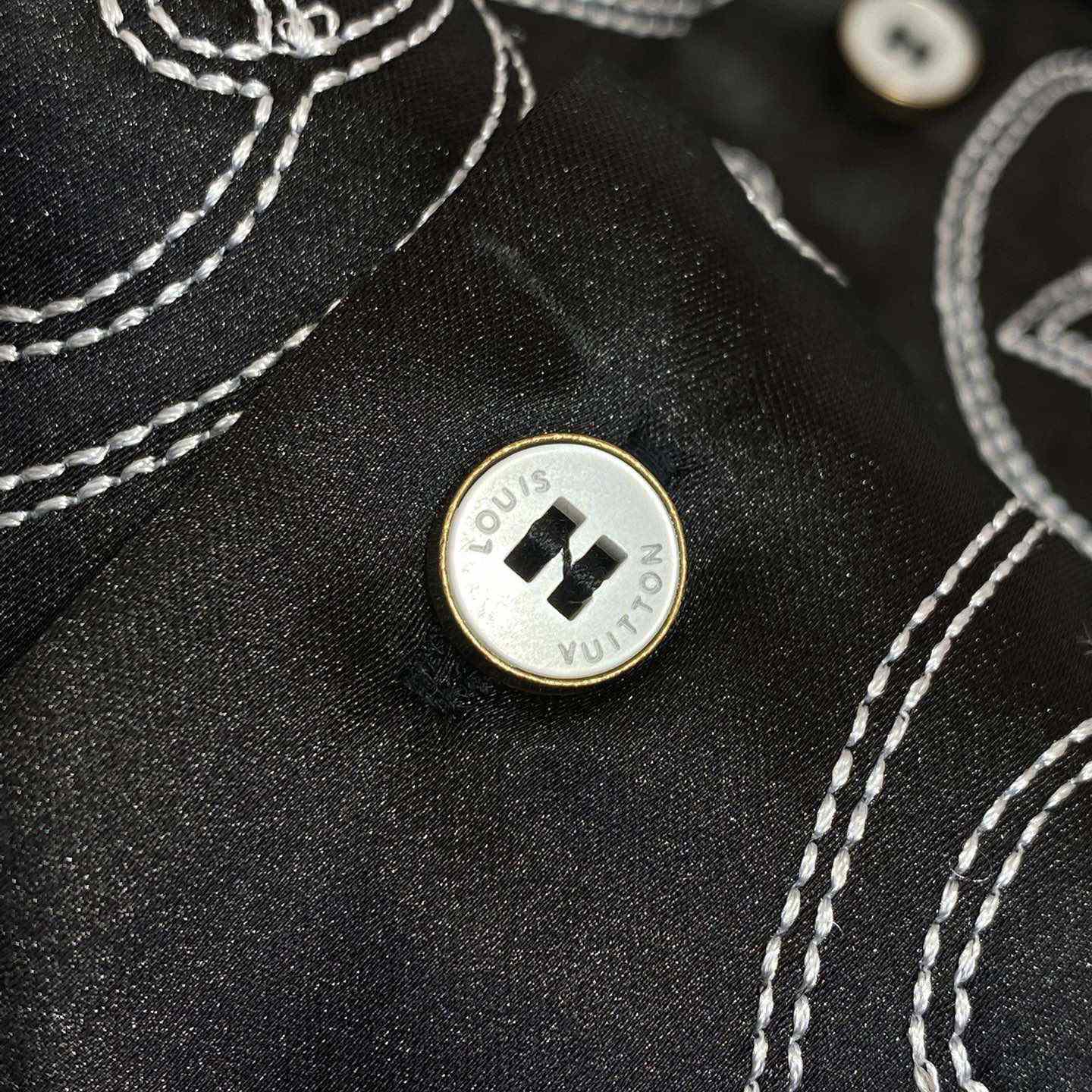 Louis Vuitton Printed Short-Sleeved Silk Shirt   1AFWS9 - FashionPlug