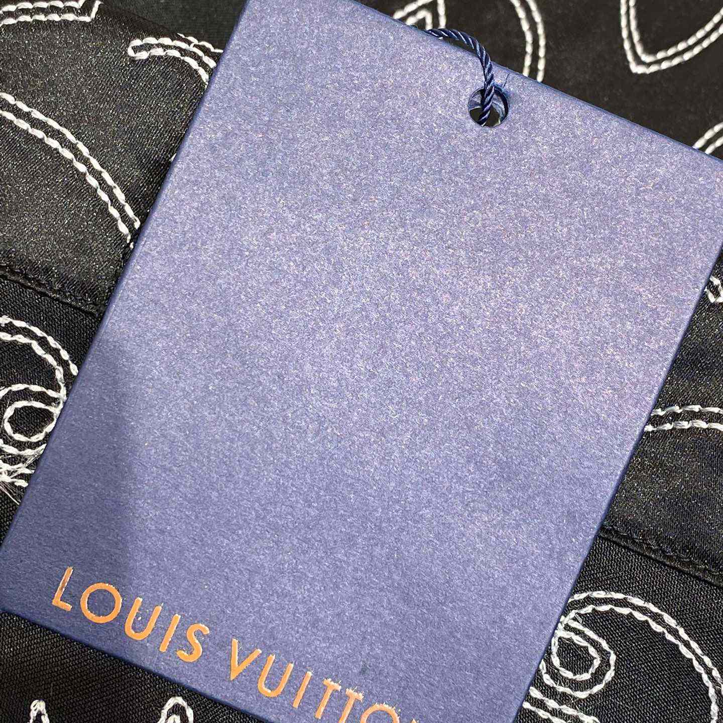 Louis Vuitton Printed Short-Sleeved Silk Shirt   1AFWS9 - FashionPlug