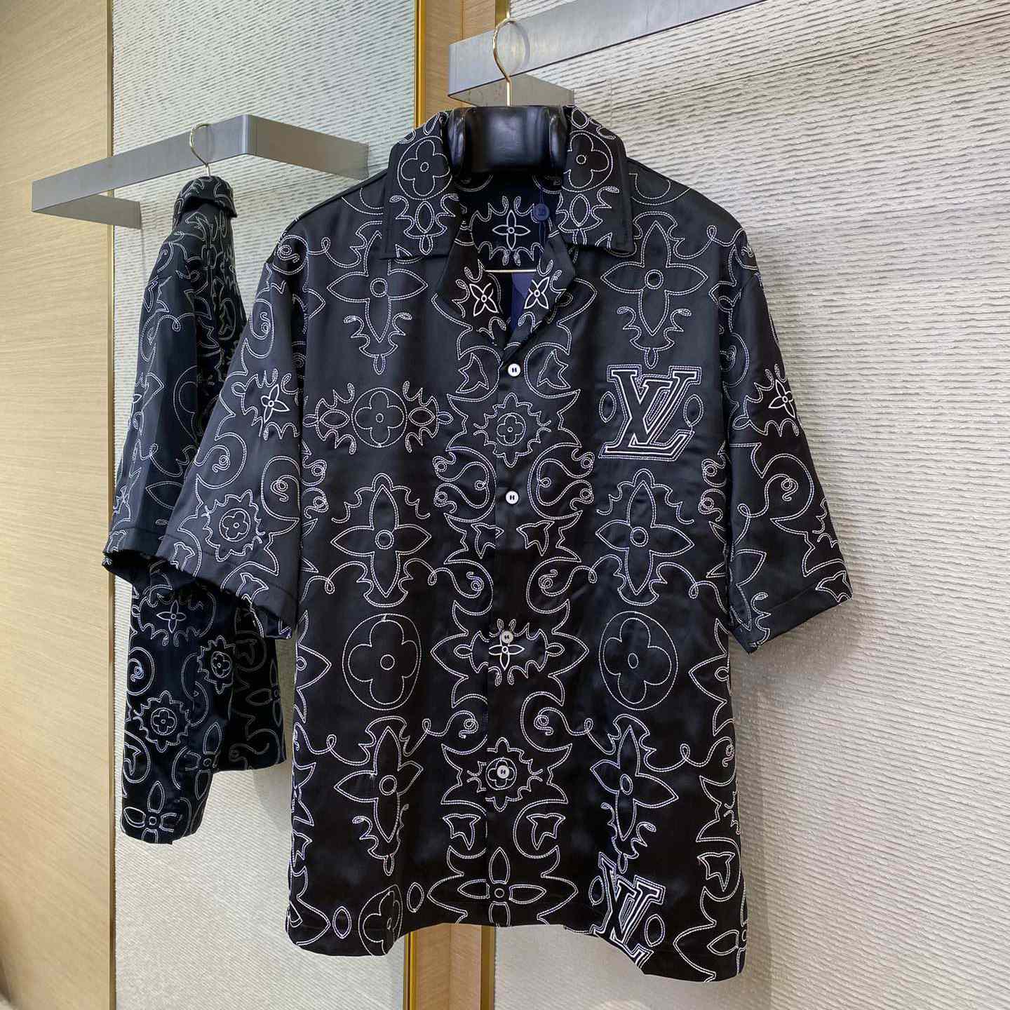 Louis Vuitton Printed Short-Sleeved Silk Shirt   1AFWS9 - FashionPlug