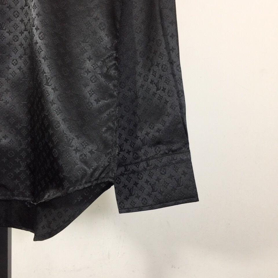 Louis Vuitton Monogram Long-Sleeved Silk Shirt   1AFWGJ - FashionPlug