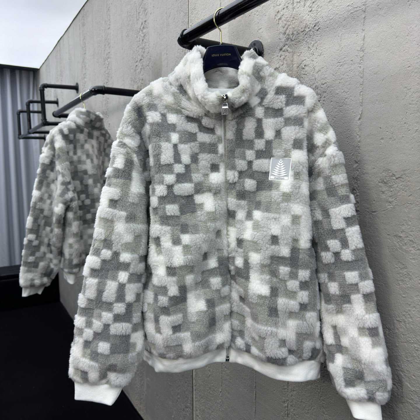 Louis Vuitton Fleece Blouson   1AGK16 - FashionPlug