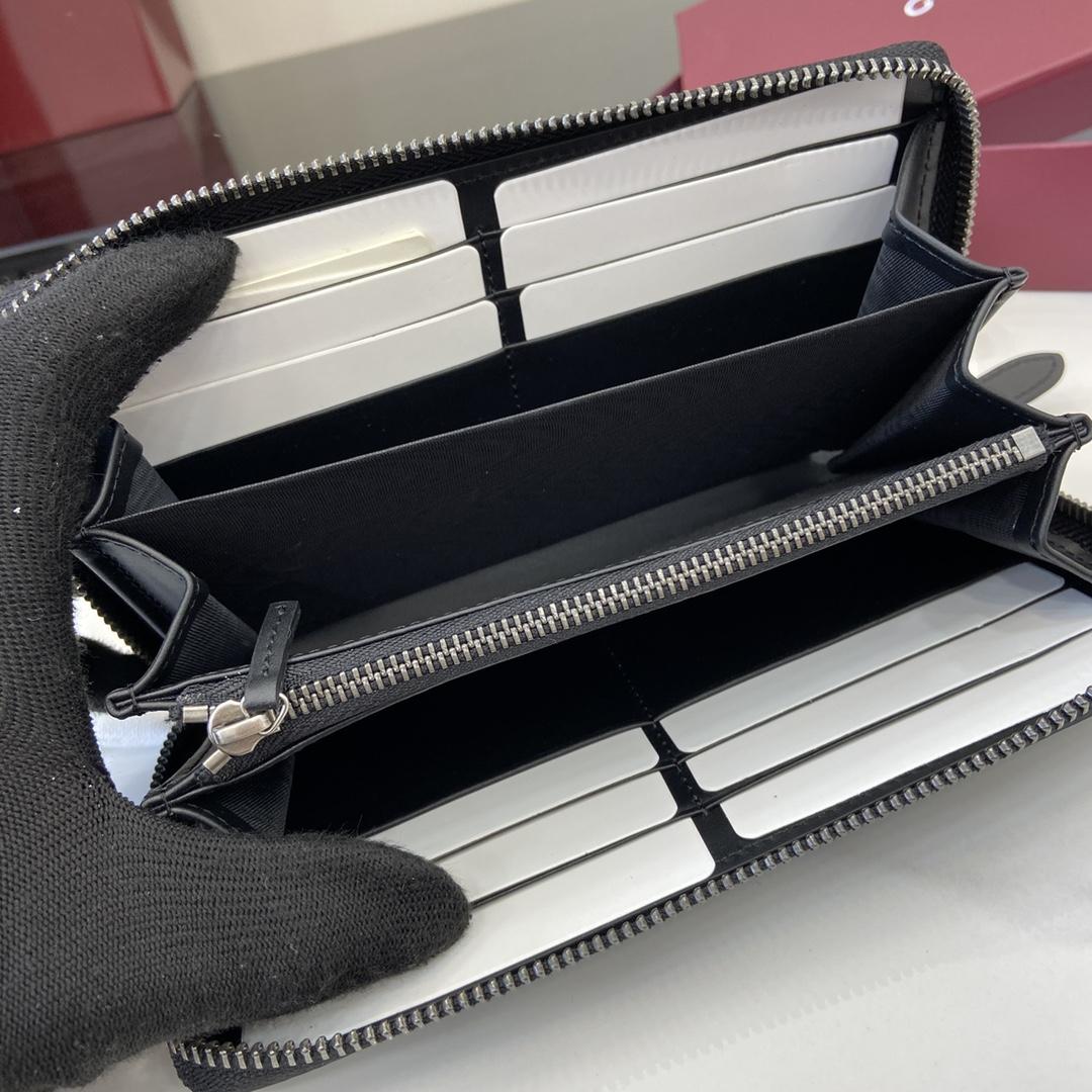 Gucci GG Emblem Around Wallet - FashionPlug