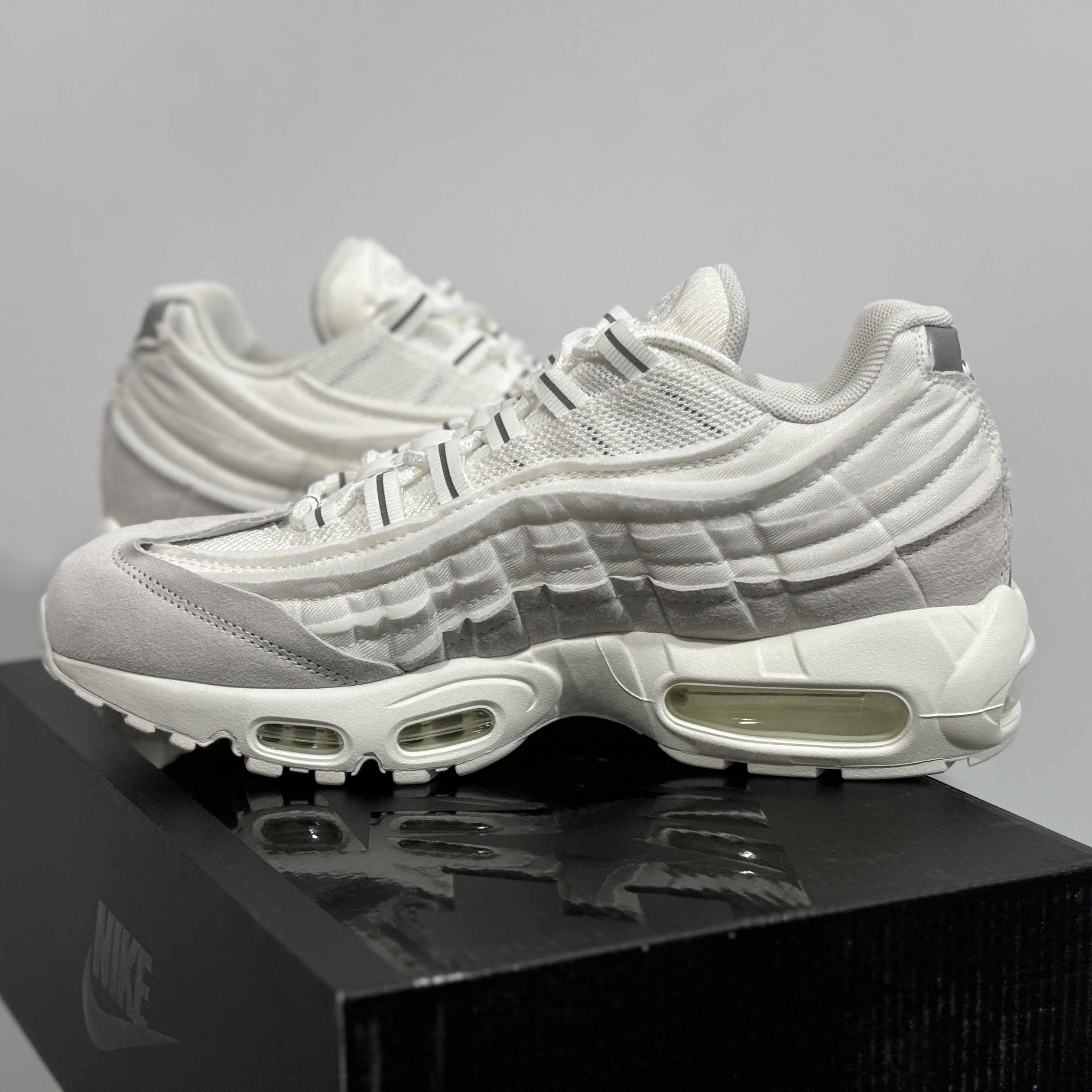 CDG X Nike Air Max 95 OG Sneaker    CU8406-100 - FashionPlug