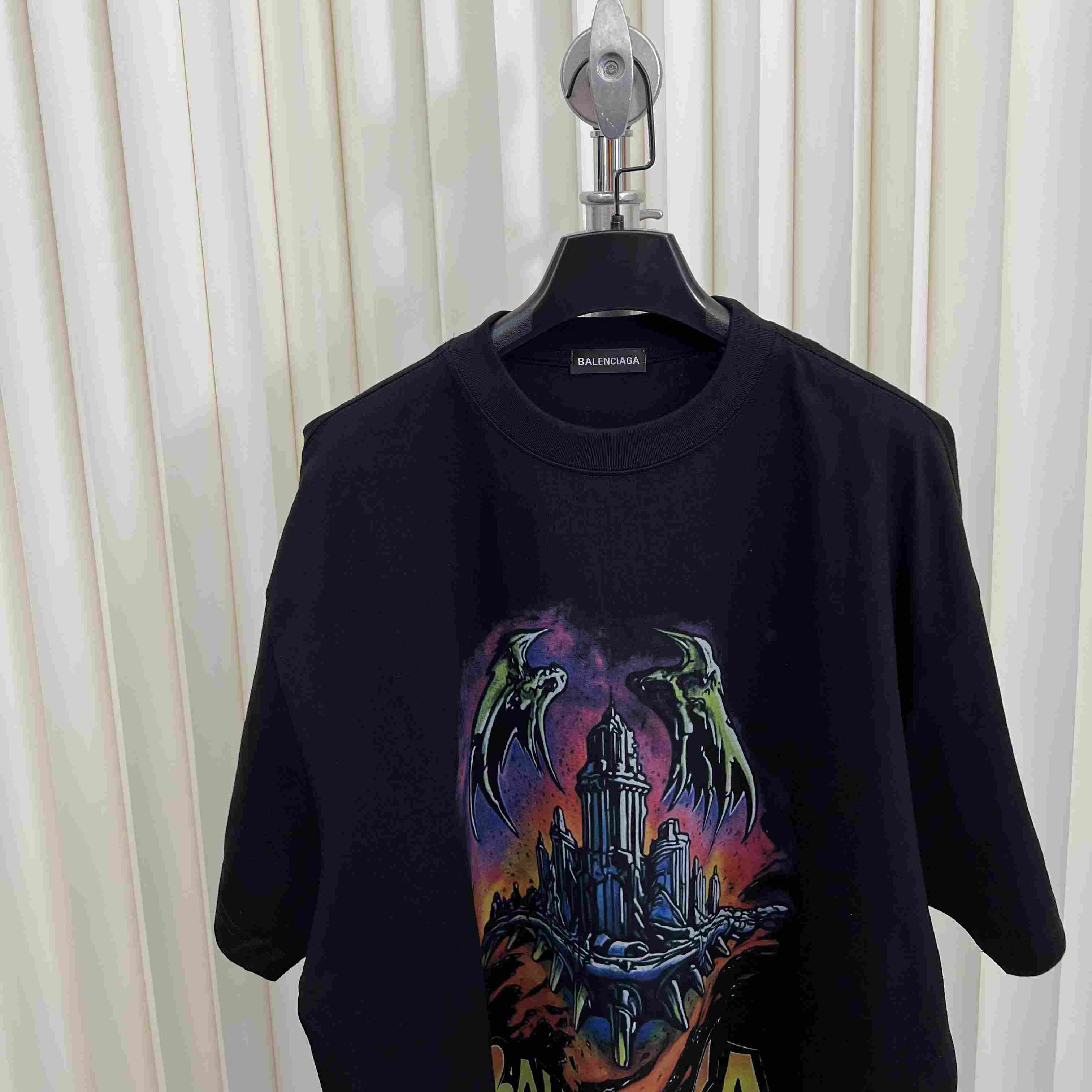 Balenciaga T-Shirt  - FashionPlug