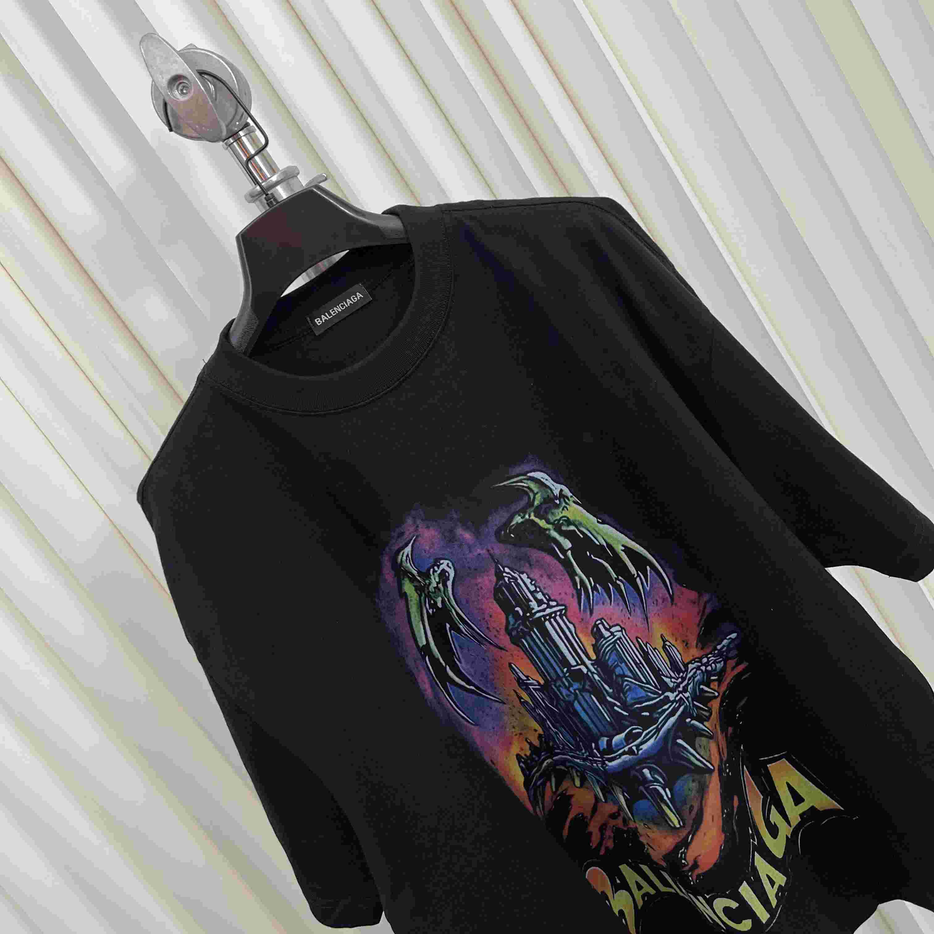 Balenciaga T-Shirt  - FashionPlug