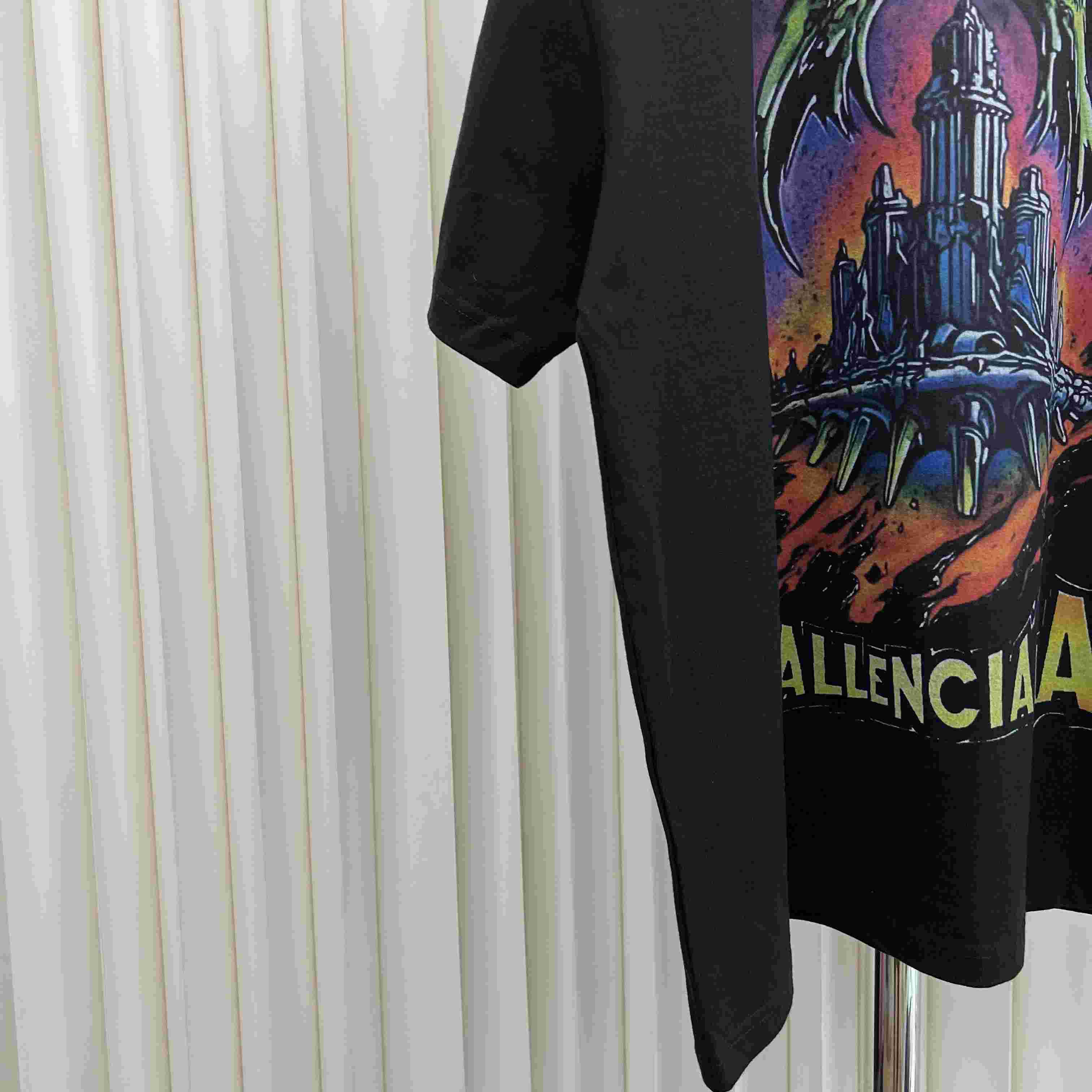 Balenciaga T-Shirt  - FashionPlug