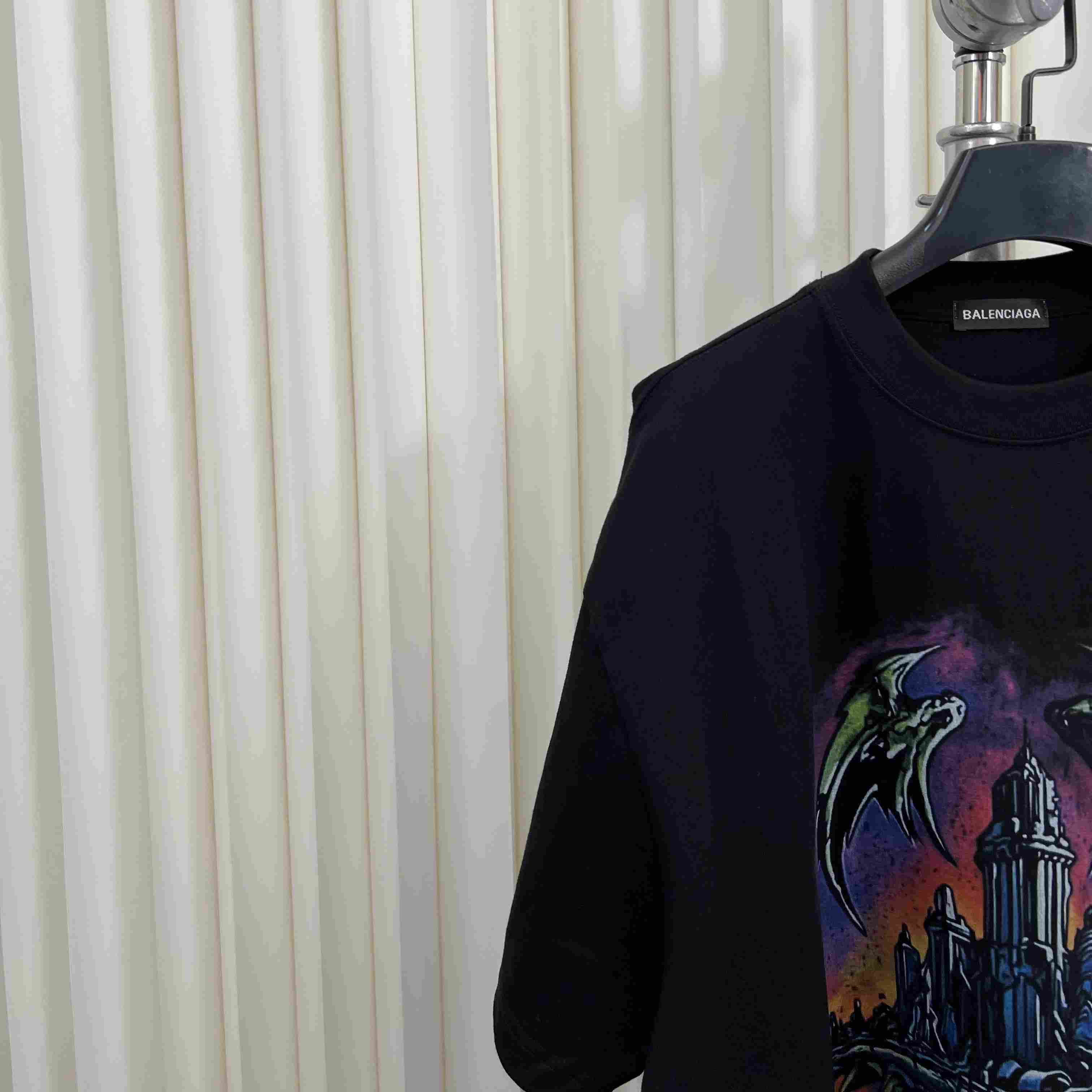 Balenciaga T-Shirt  - FashionPlug