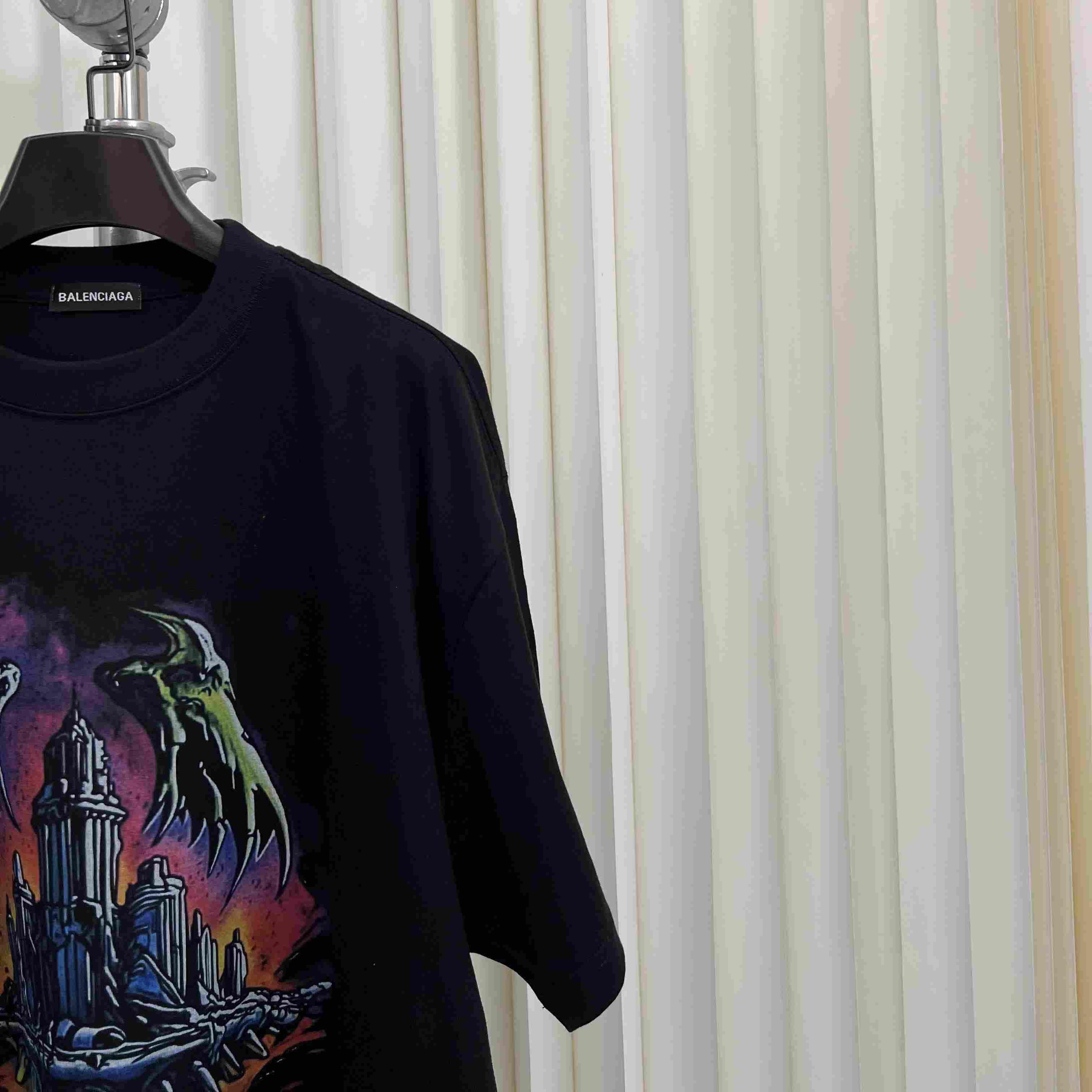 Balenciaga T-Shirt  - FashionPlug
