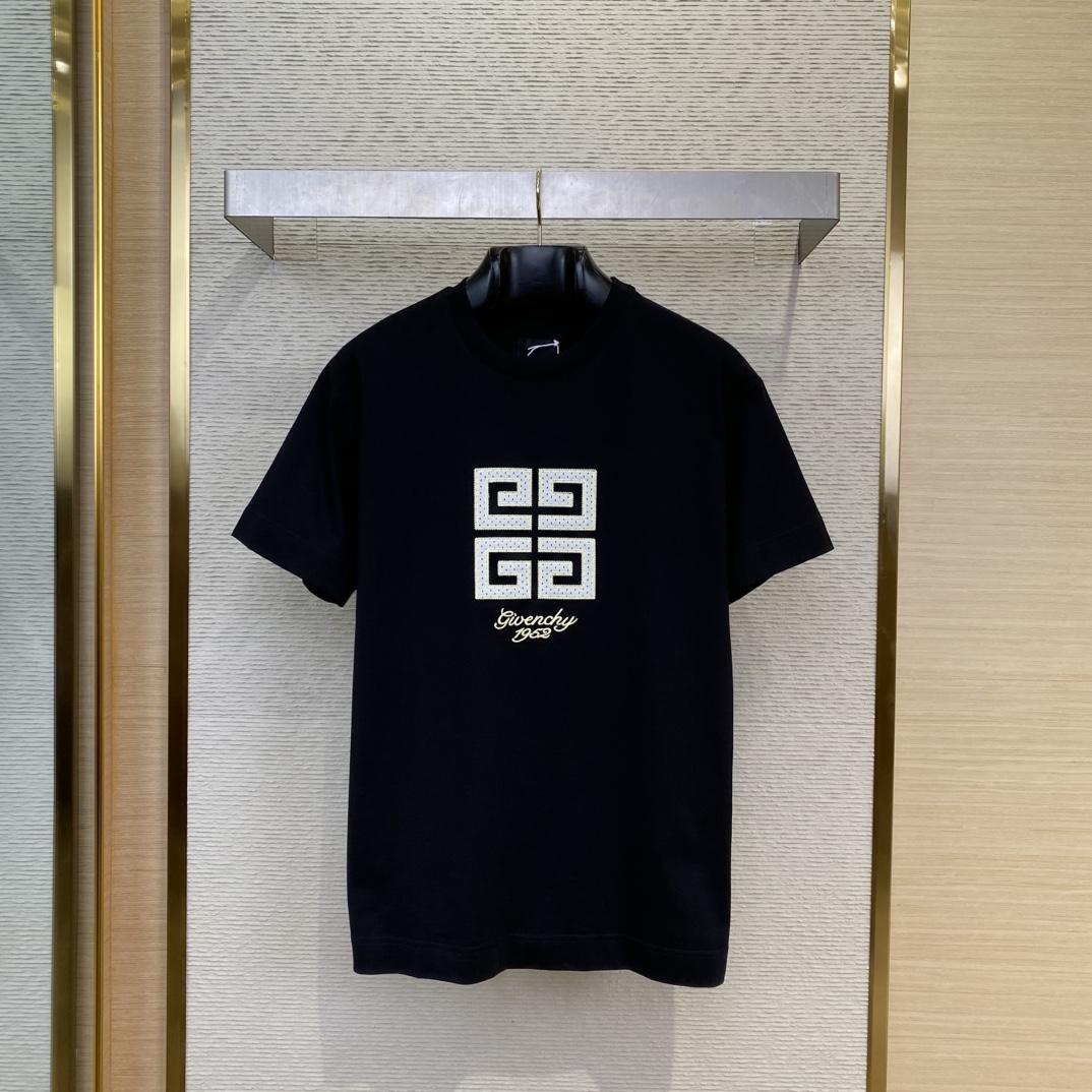 Givenchy 4G T-shirt In Cotton - FashionPlug