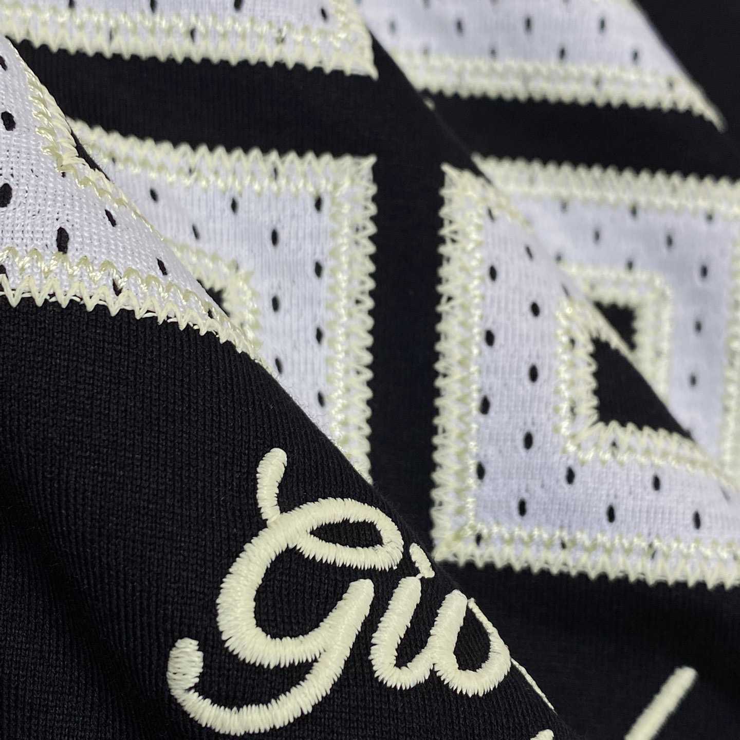 Givenchy 4G T-shirt In Cotton - FashionPlug