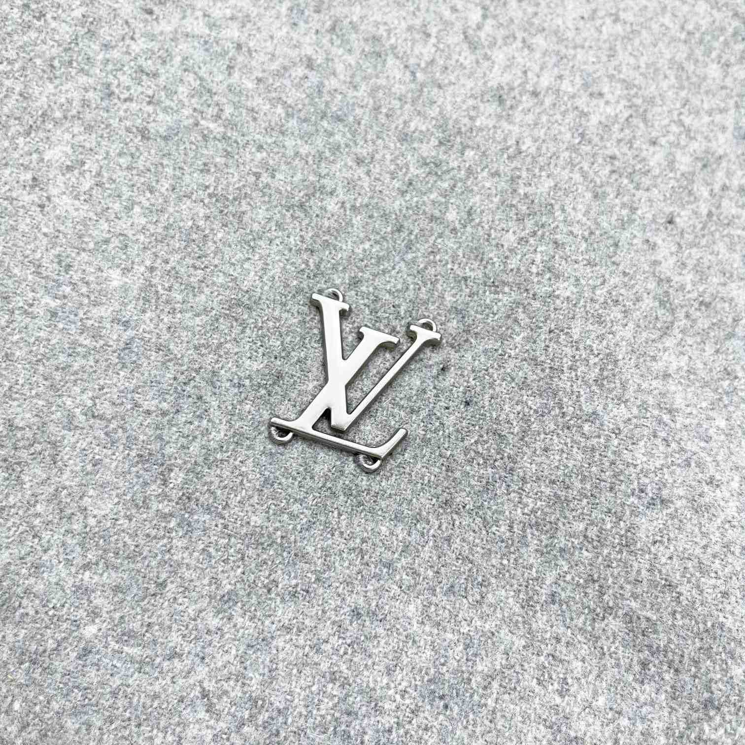 Louis Vuitton Tailored Technical Wool Hooded Blouson     1AFYBT - FashionPlug