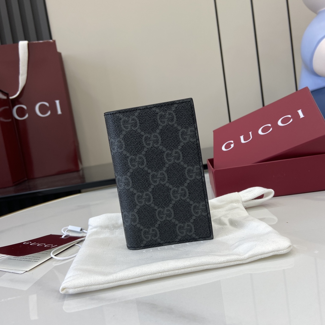Gucci GG Emblem Bi-fold Card Case  - FashionPlug