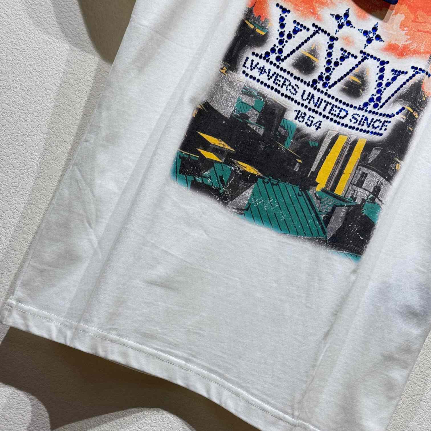Louis Vuitton Embellished Graphic Cotton T-Shirt   1AHCKN - FashionPlug