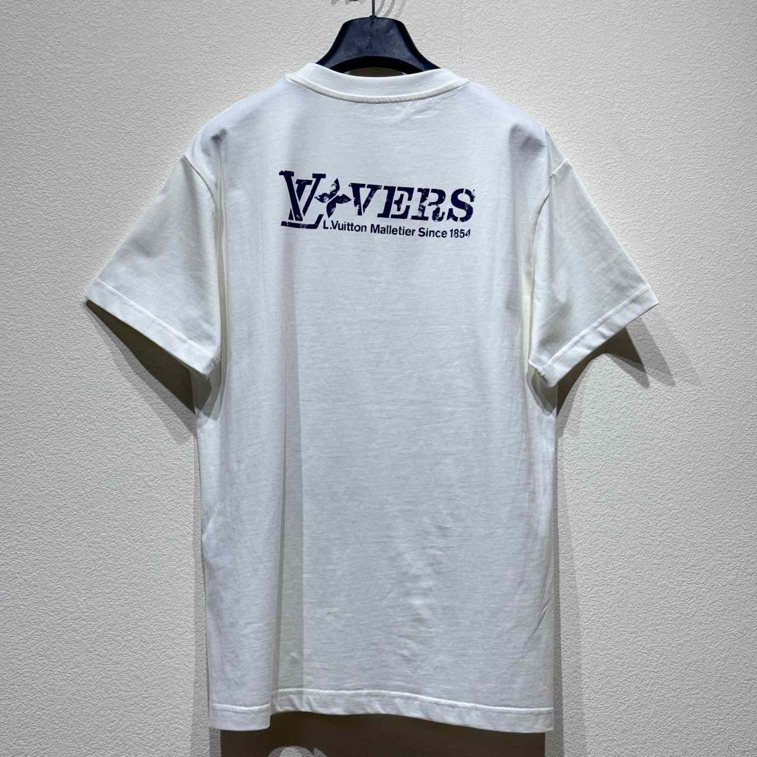 Louis Vuitton Embellished Graphic Cotton T-Shirt   1AHCKN - FashionPlug