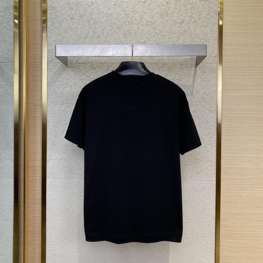 Givenchy T-shirt In Cotton With GIVENCHY Medallion - FashionPlug