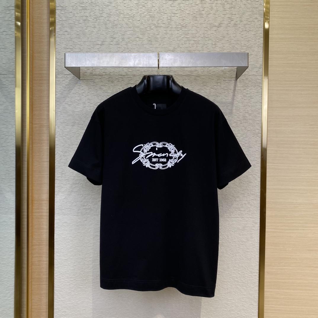 Givenchy T-shirt In Cotton With GIVENCHY Medallion - FashionPlug