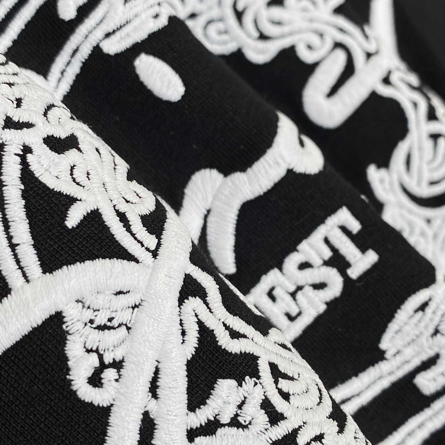 Givenchy T-shirt In Cotton With GIVENCHY Medallion - FashionPlug