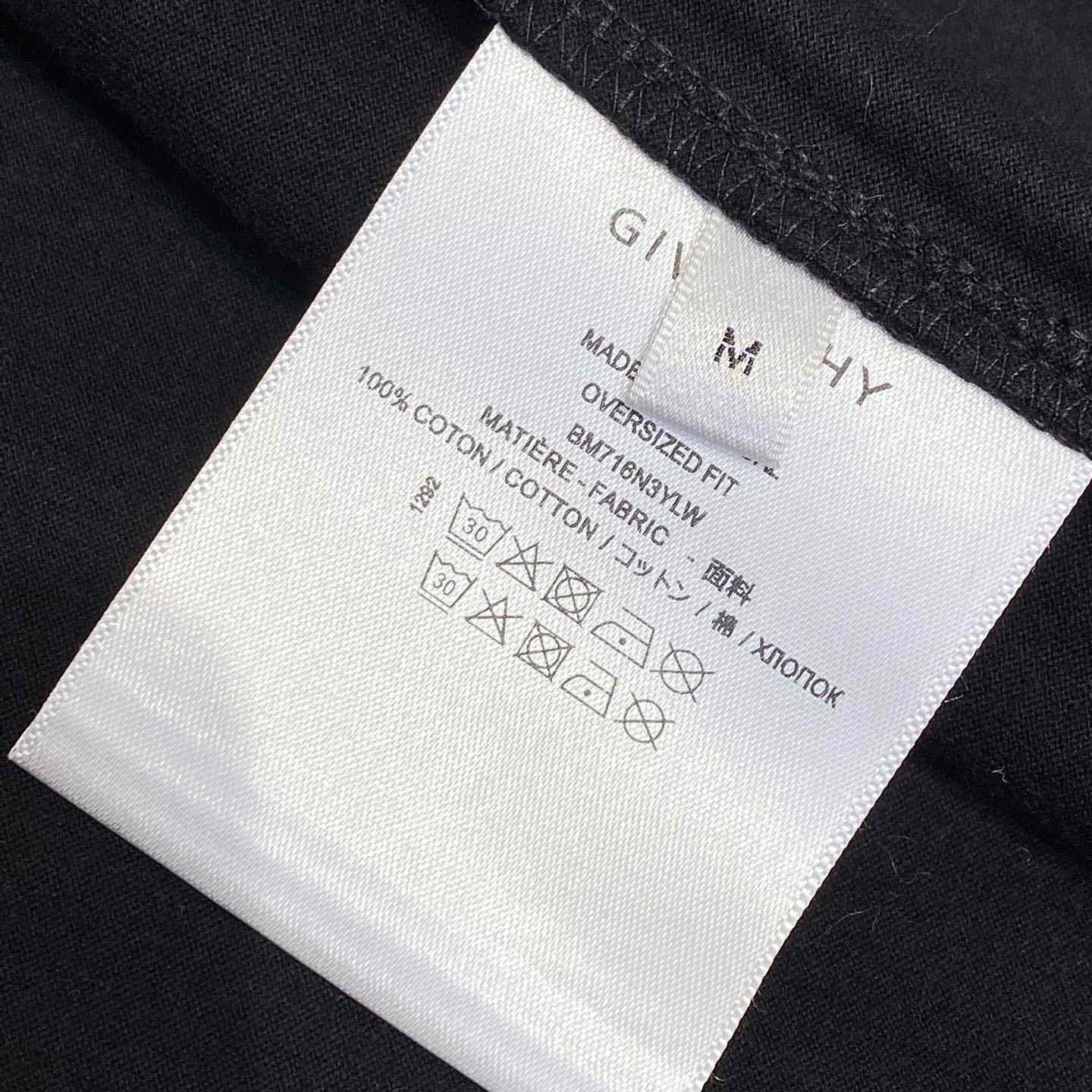 Givenchy T-shirt In Cotton With GIVENCHY Medallion - FashionPlug
