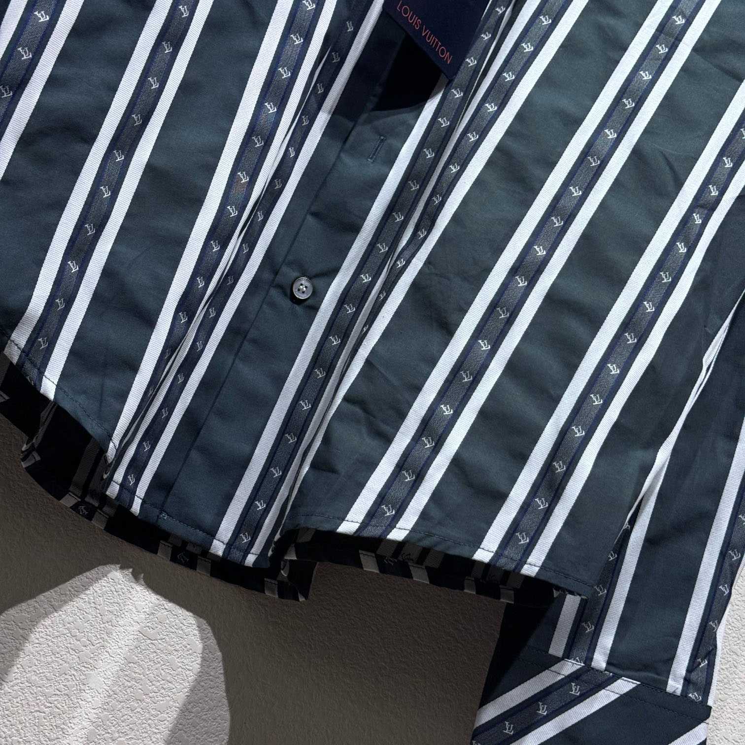 Louis Vuitton Long-Sleeved Silk Shirt   1AGJNS - FashionPlug