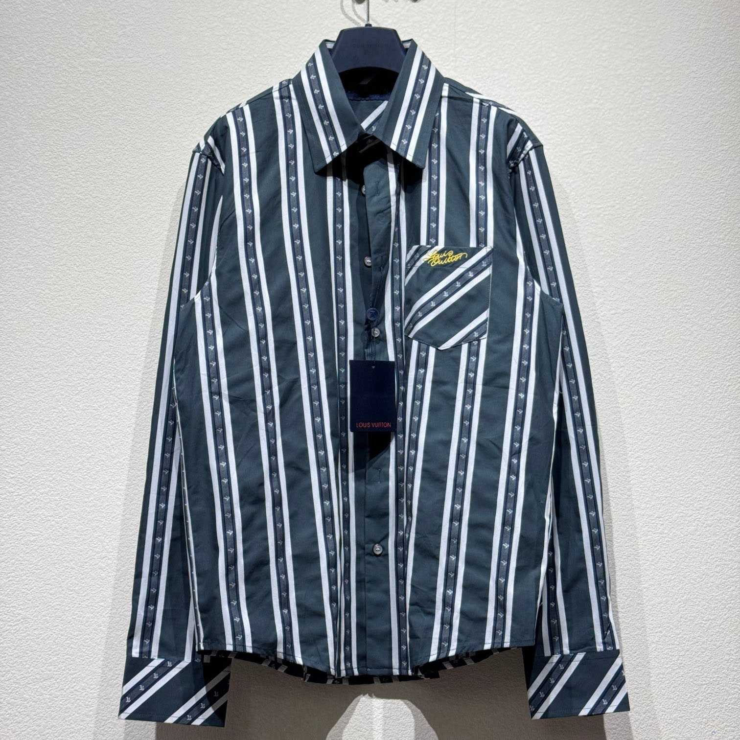 Louis Vuitton Long-Sleeved Silk Shirt   1AGJNS - FashionPlug