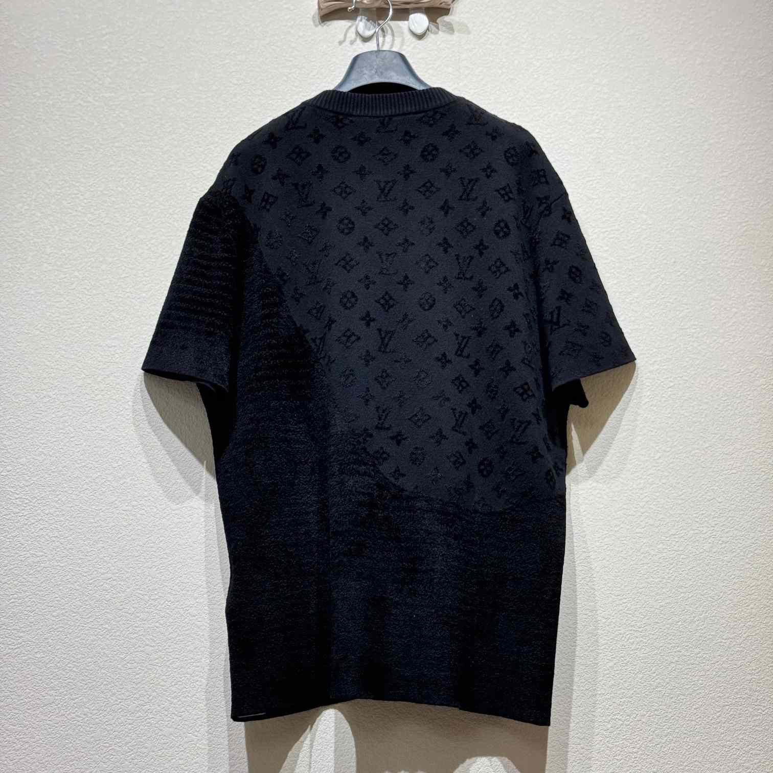 Louis Vuitton Graphic Jacquard Short-Sleeved Crewneck   1AHCMV - FashionPlug