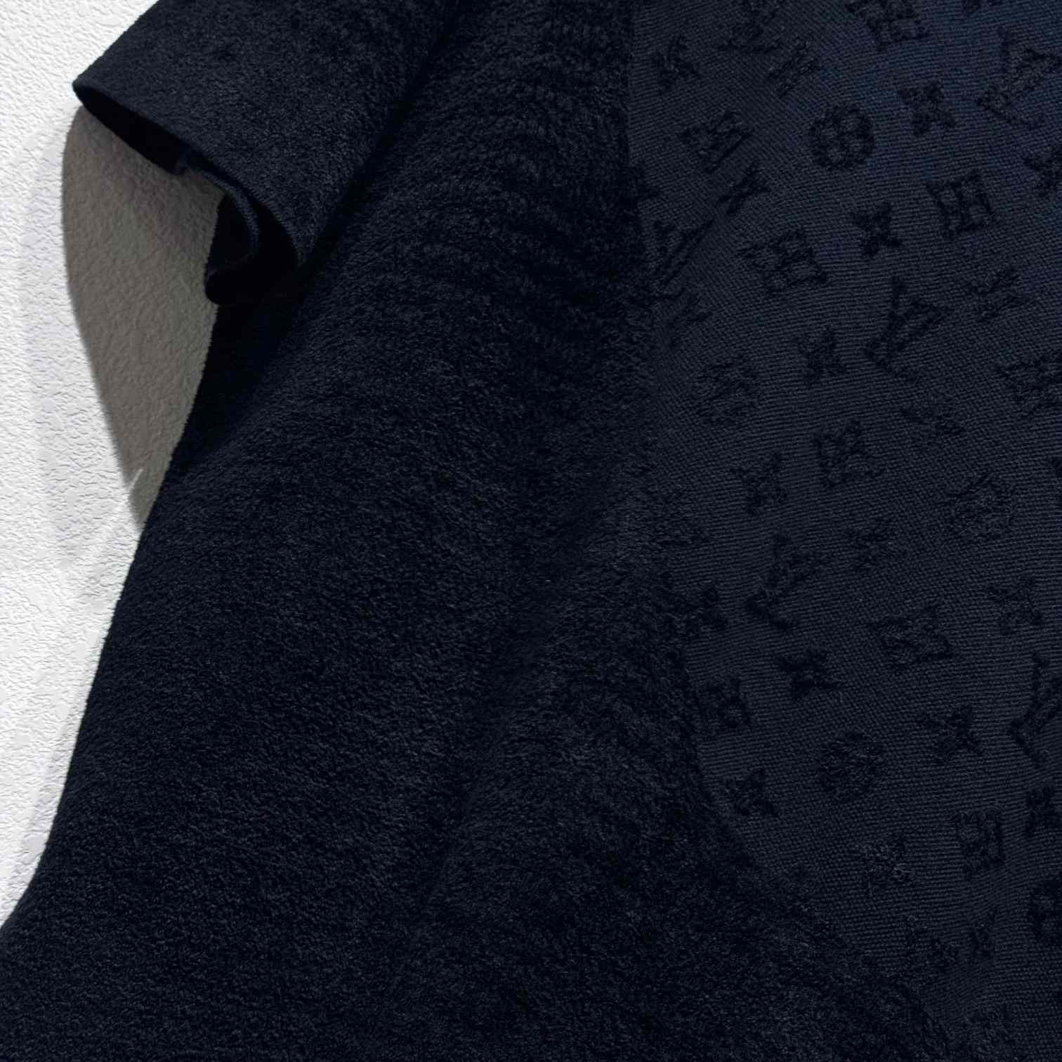 Louis Vuitton Graphic Jacquard Short-Sleeved Crewneck   1AHCMV - FashionPlug