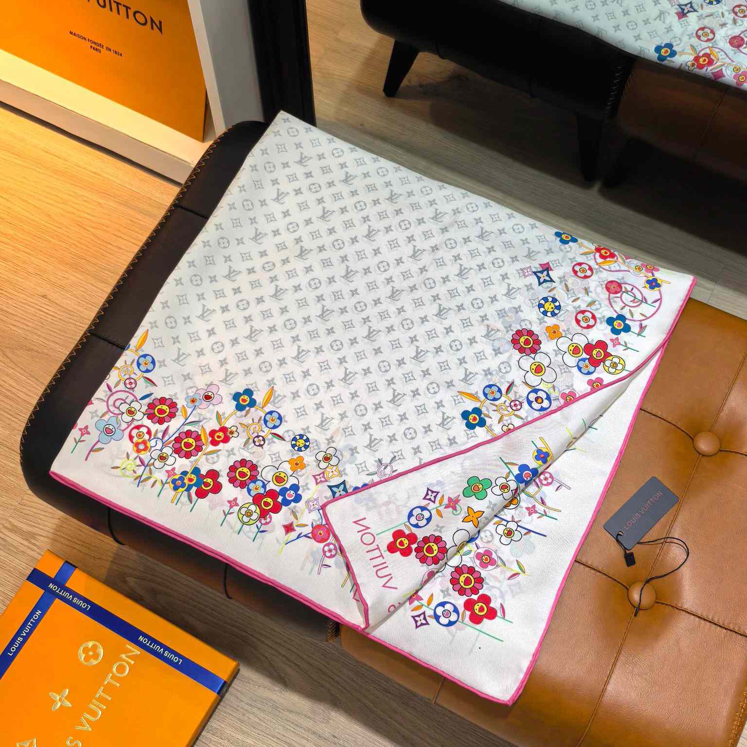 Louis Vuitton LV x TM Monogram Superflat Flowers Square 90   M96263 - FashionPlug