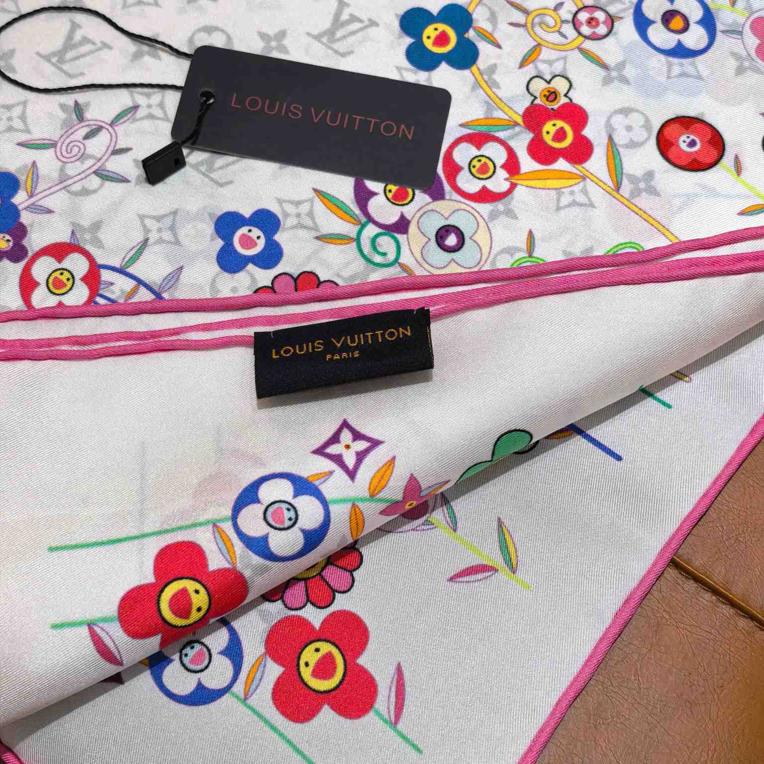 Louis Vuitton LV x TM Monogram Superflat Flowers Square 90   M96263 - FashionPlug