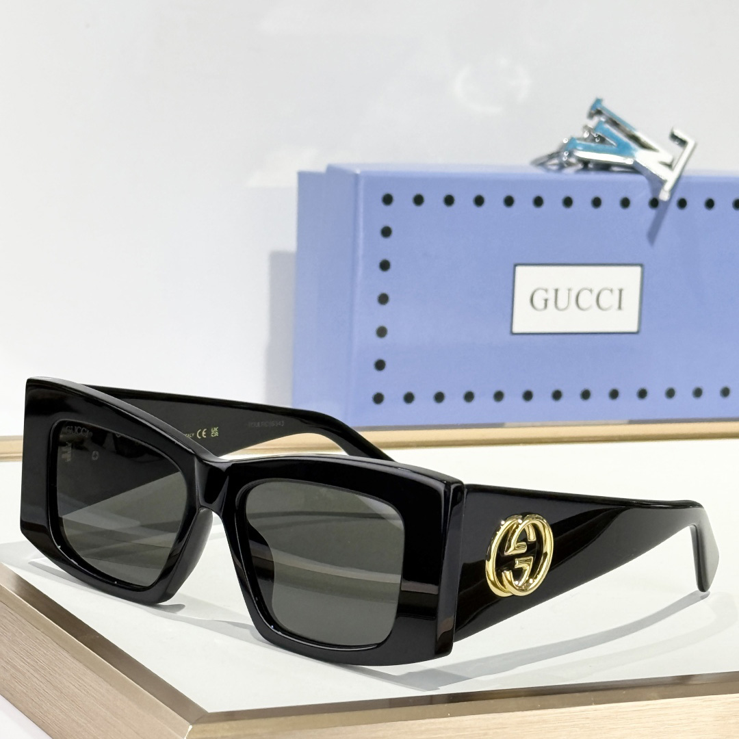 Gucci Square Frame Sunglasses  GG1842S - FashionPlug