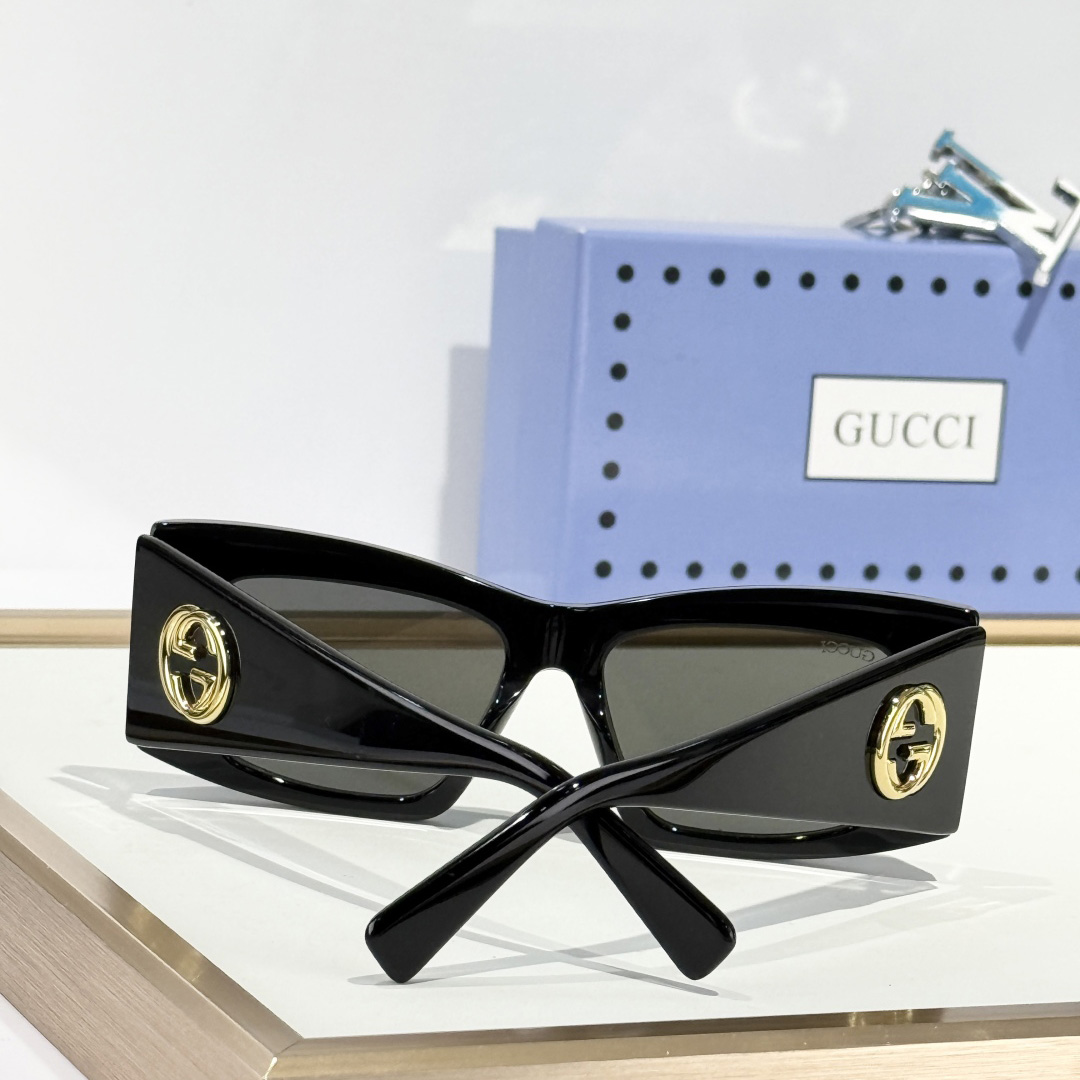Gucci Square Frame Sunglasses  GG1842S - FashionPlug