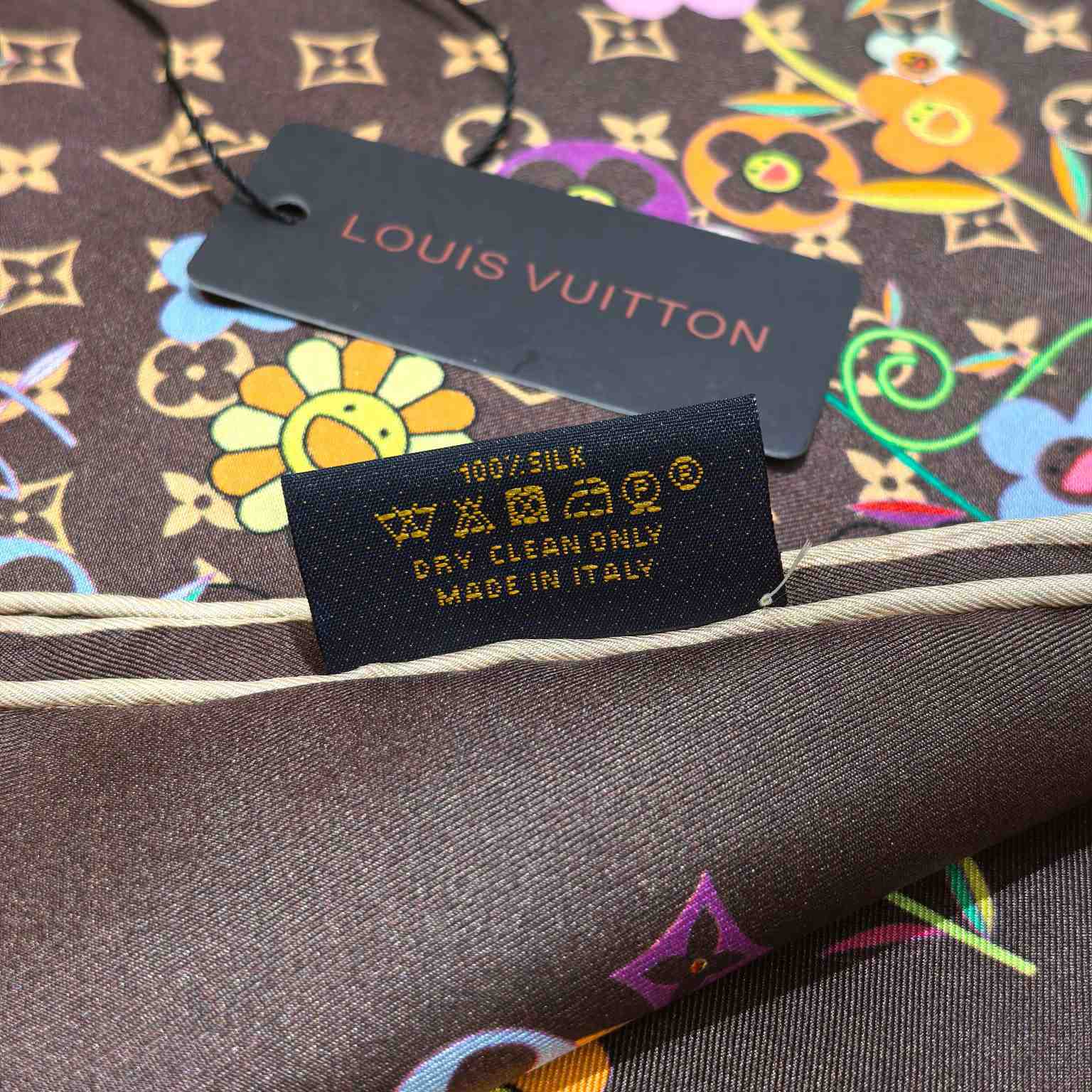 Louis Vuitton LV x TM Monogram Superflat Flowers Square 90    - FashionPlug