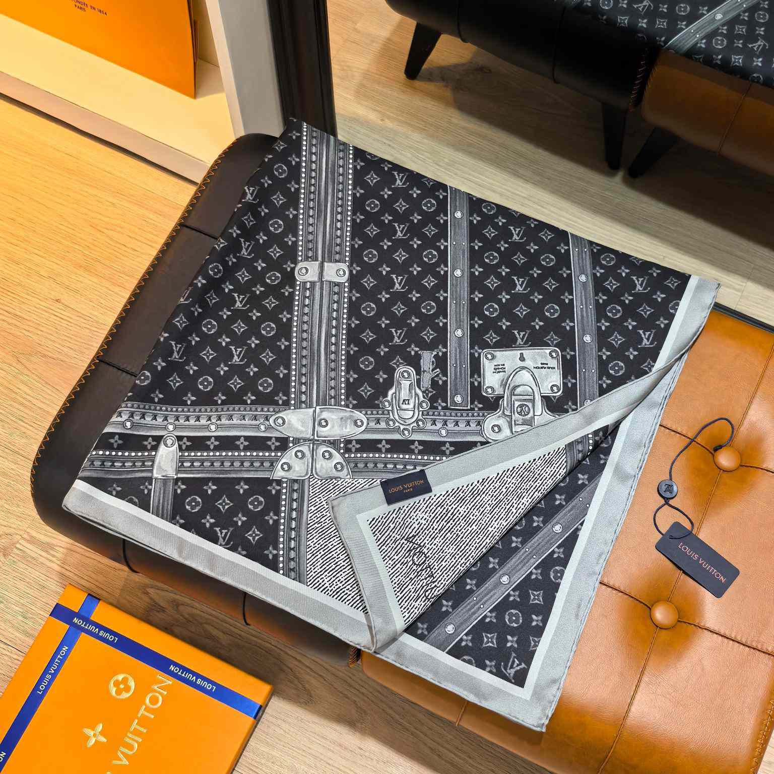 Louis Vuitton Time Trunk Square 90   - FashionPlug