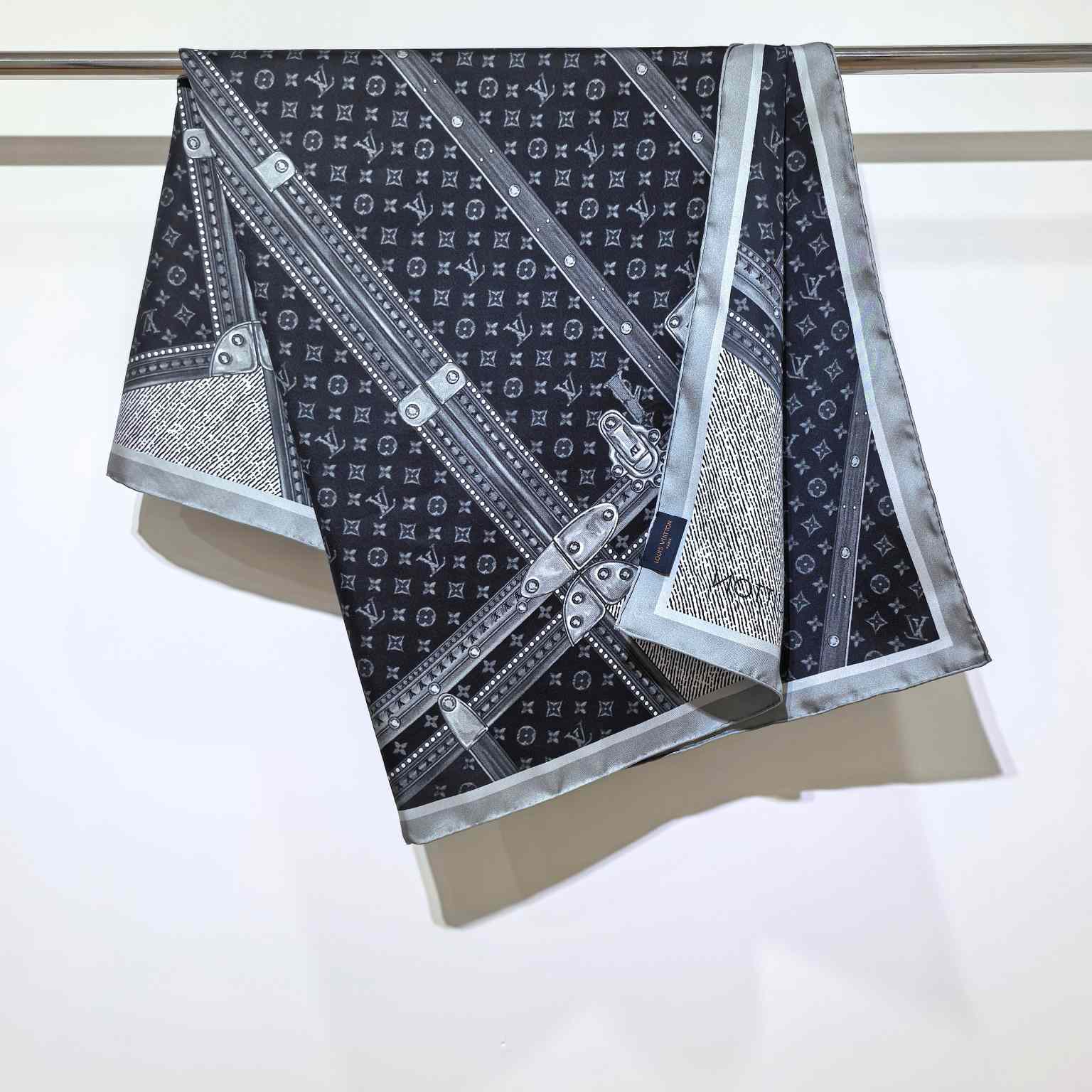 Louis Vuitton Time Trunk Square 90   - FashionPlug