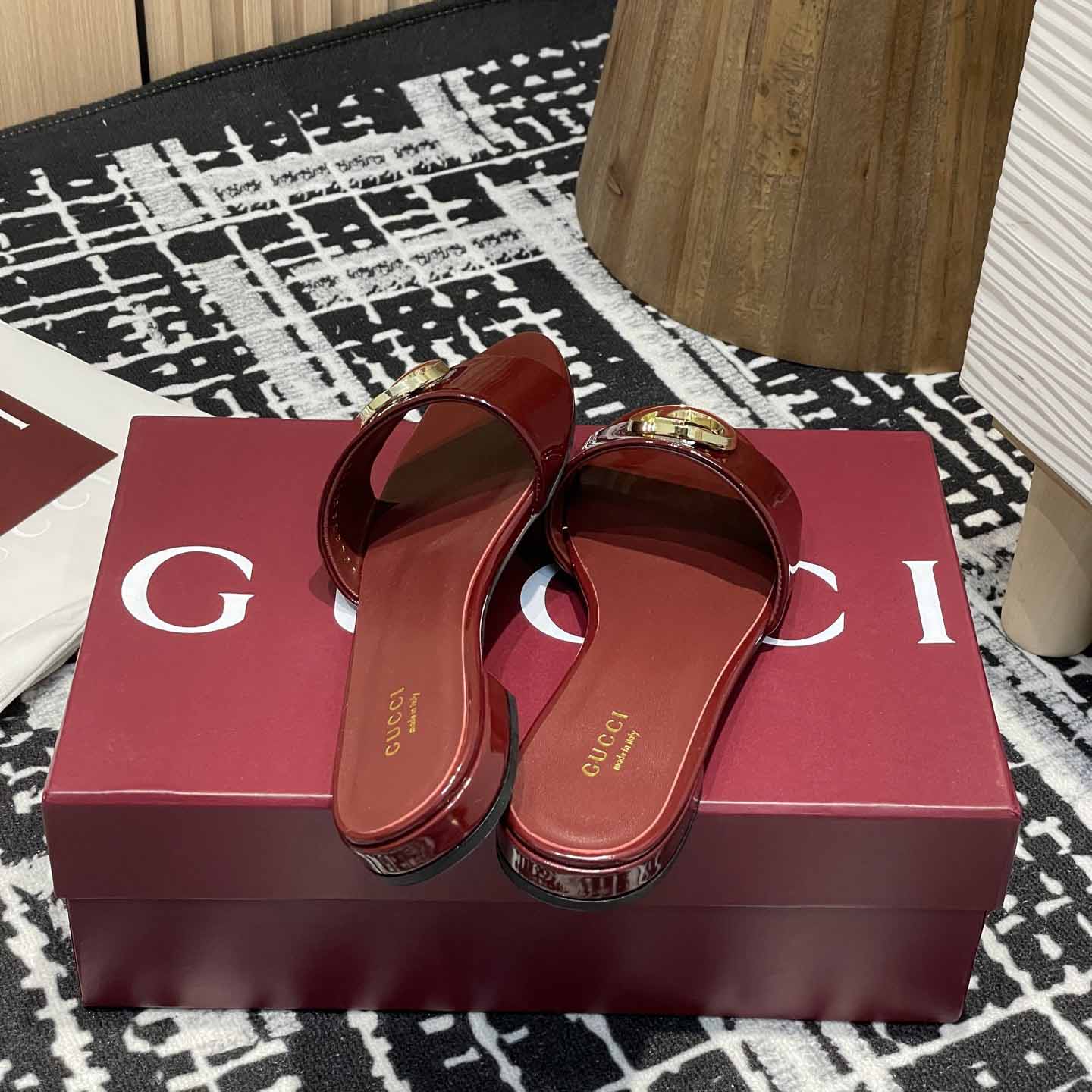 Gucci Women's Round Interlocking G sandal - FashionPlug