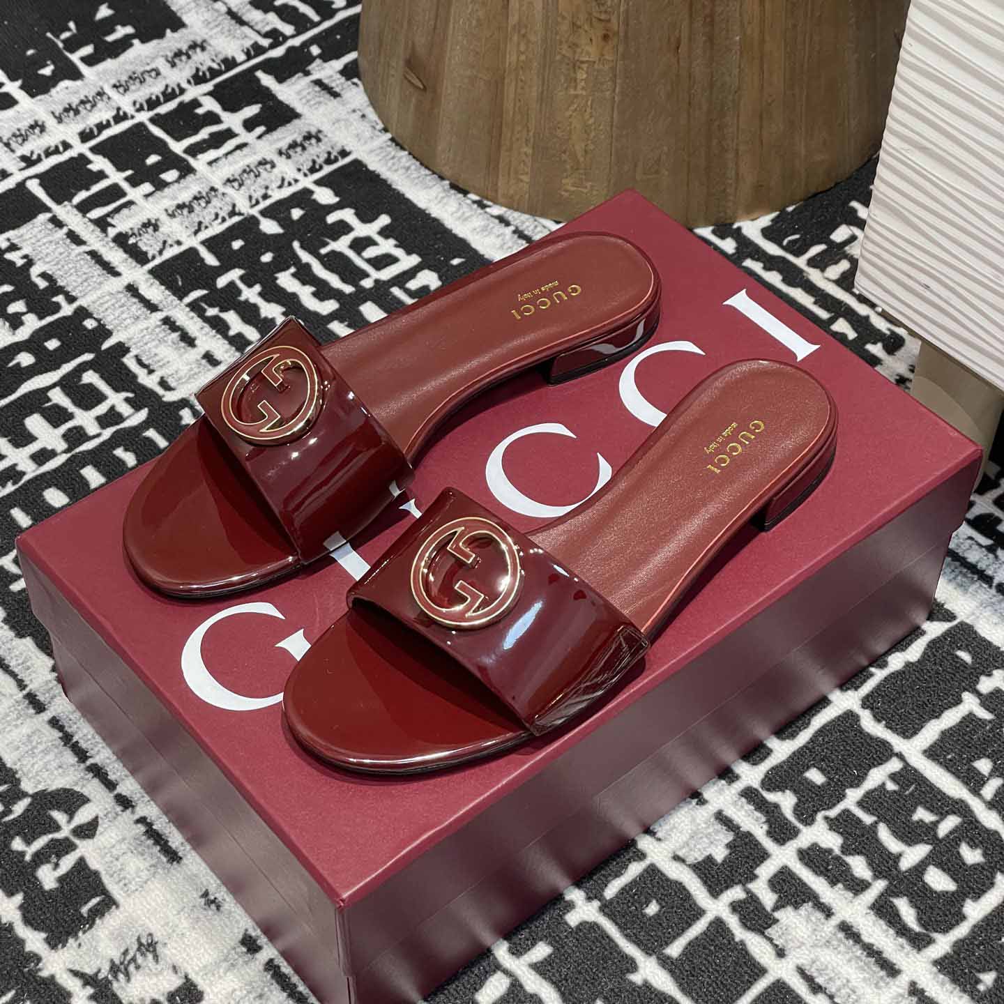 Gucci Women's Round Interlocking G sandal - FashionPlug