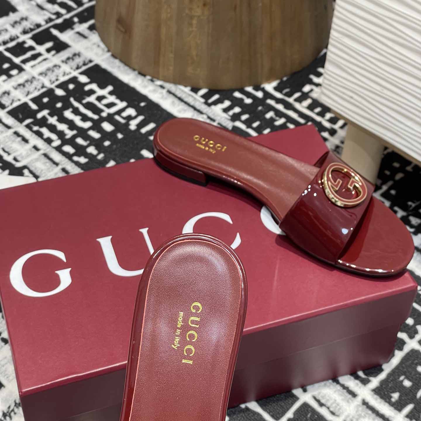 Gucci Women's Round Interlocking G sandal - FashionPlug