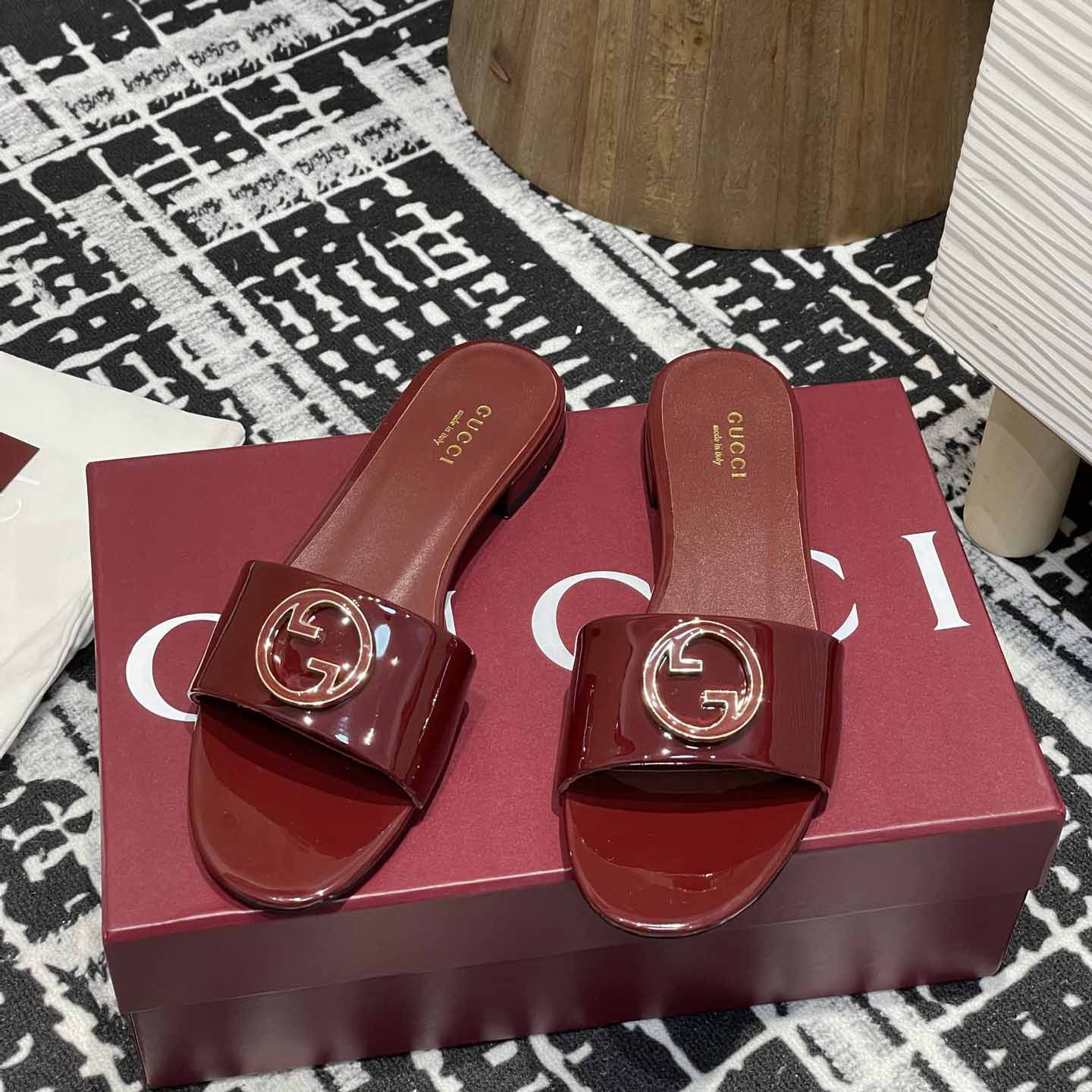 Gucci Women's Round Interlocking G sandal - FashionPlug