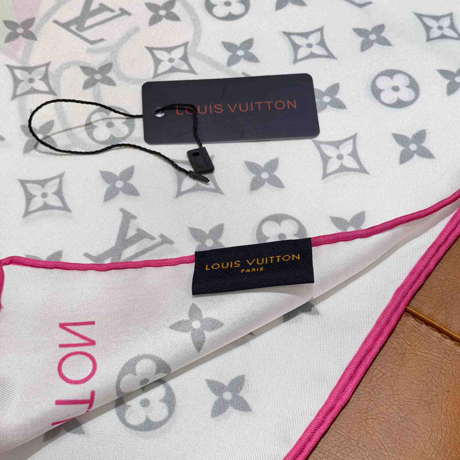 Louis Vuitton LV x TM Monogram Superflat Square 90   M96097 - FashionPlug