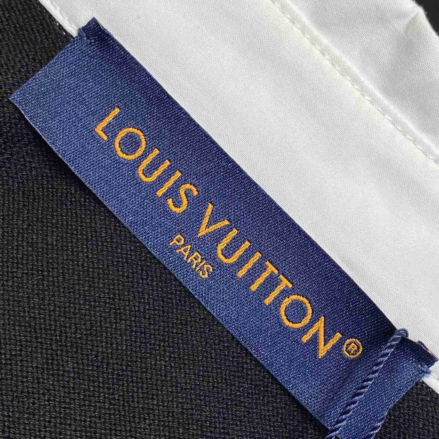 Louis Vuitton Iridescent Jacquard Short-Sleeved Polo   1AGTM - FashionPlug