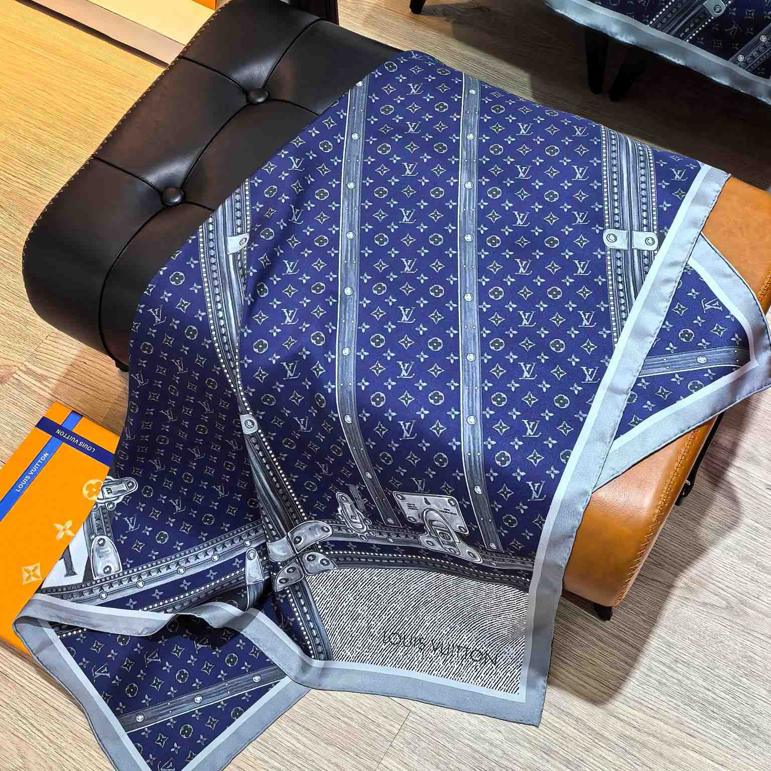 Louis Vuitton Time Trunk Square 90   - FashionPlug