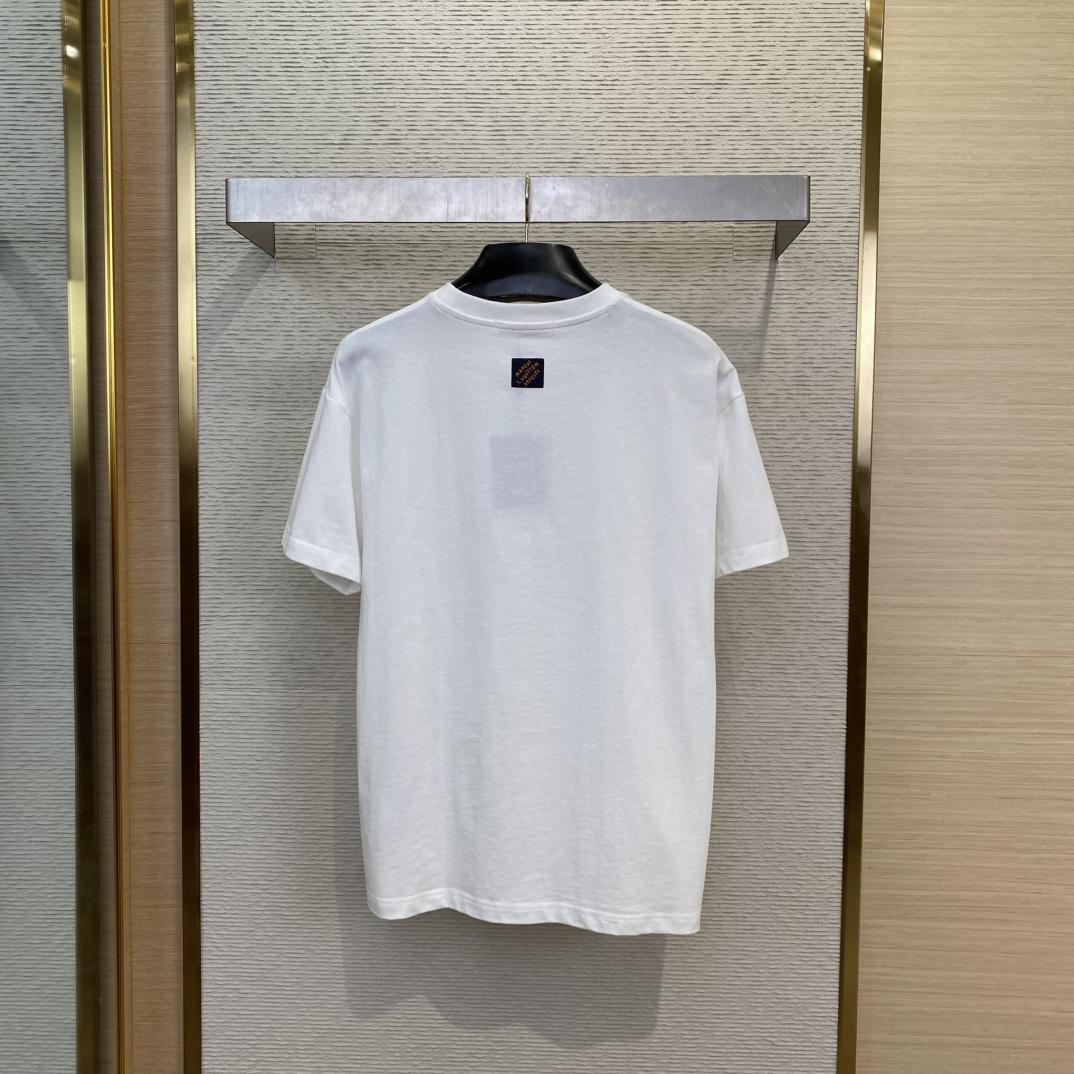 Louis Vuitton Monogram Flower 3D Gradient Print T-Shirt   1AGTRH - FashionPlug