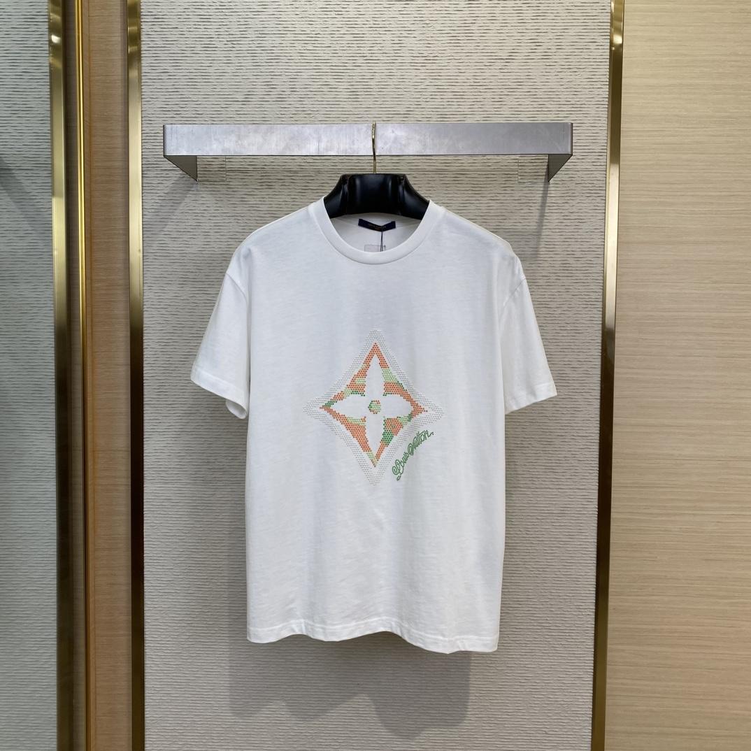 Louis Vuitton Monogram Flower 3D Gradient Print T-Shirt   1AGTRH - FashionPlug