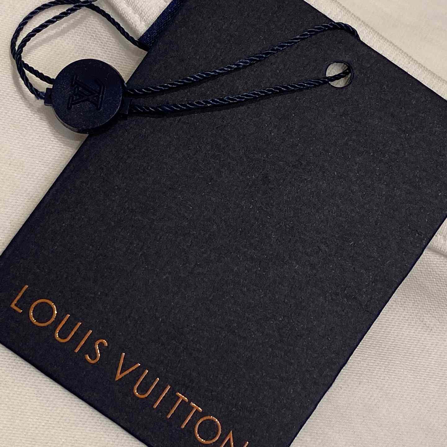 Louis Vuitton Monogram Flower 3D Gradient Print T-Shirt   1AGTRH - FashionPlug