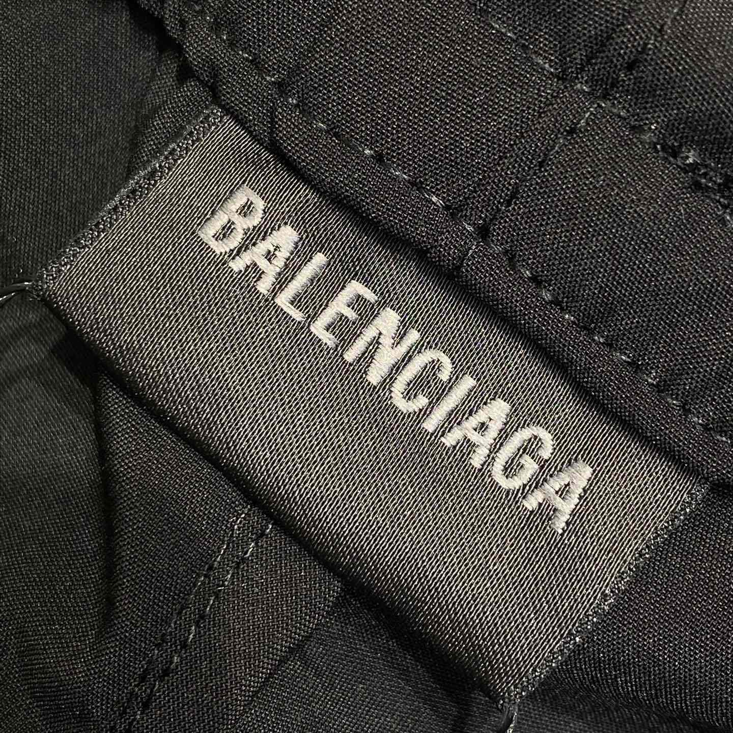 Balenciaga Fitted Tracksuit Pants In Black - FashionPlug