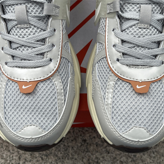 Nike V2K Sneaker        FD0736-202 - FashionPlug