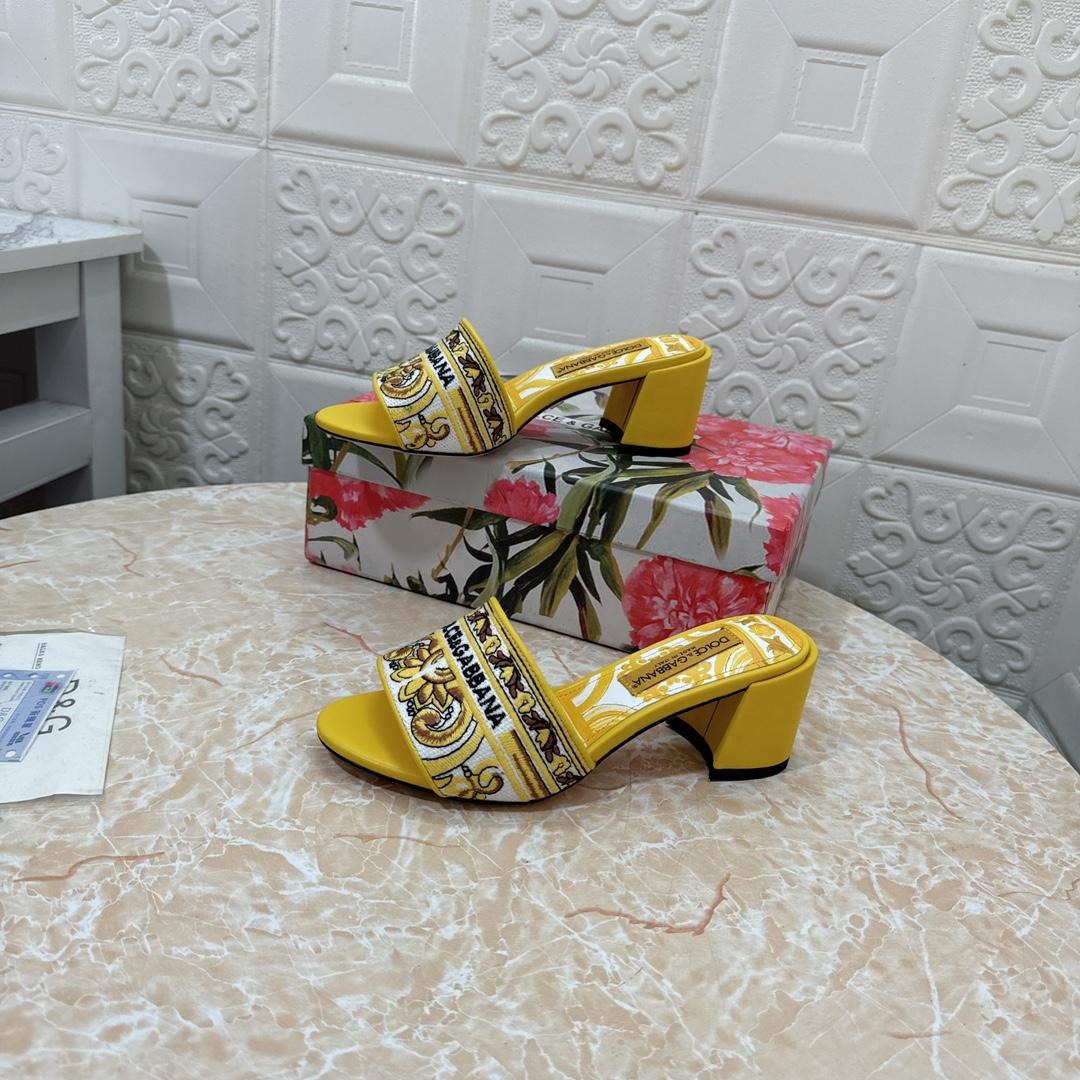 Dolce & Gabbana 65mm Majolica-embroidered Sandals  - FashionPlug