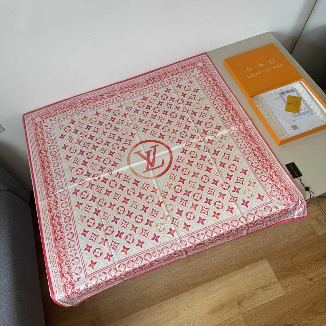 Louis Vuitton LV Tiles Square 90  M77219 - FashionPlug