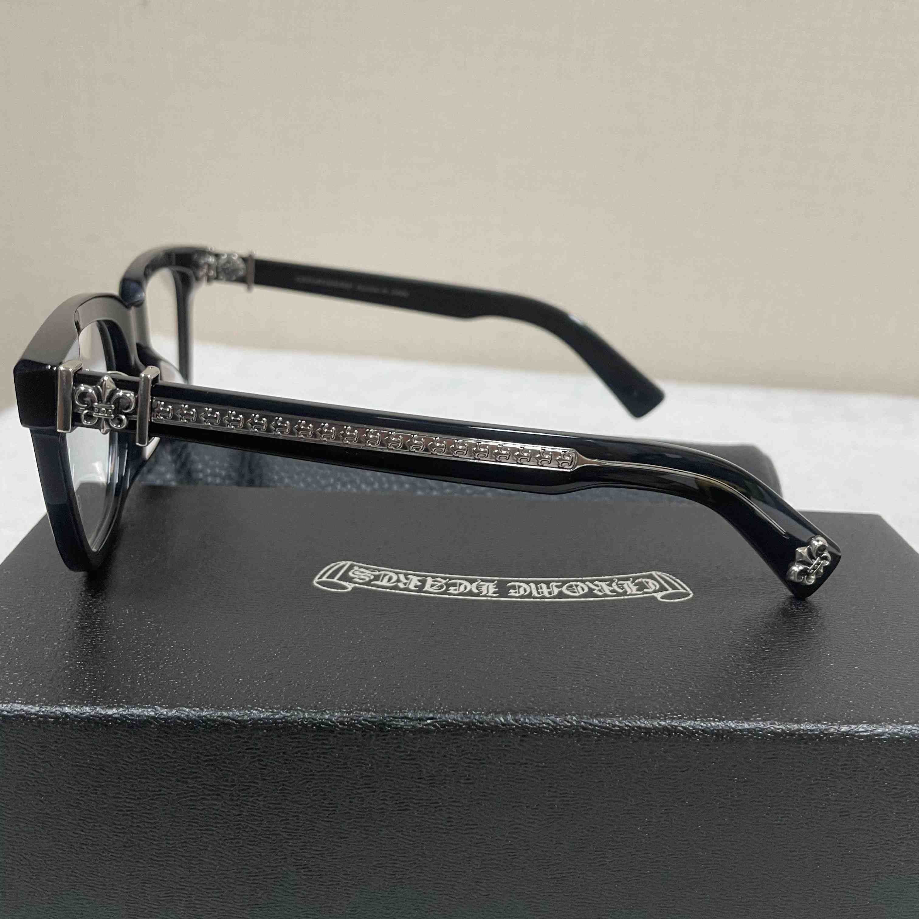 Chrome Hearts Glasses - FashionPlug