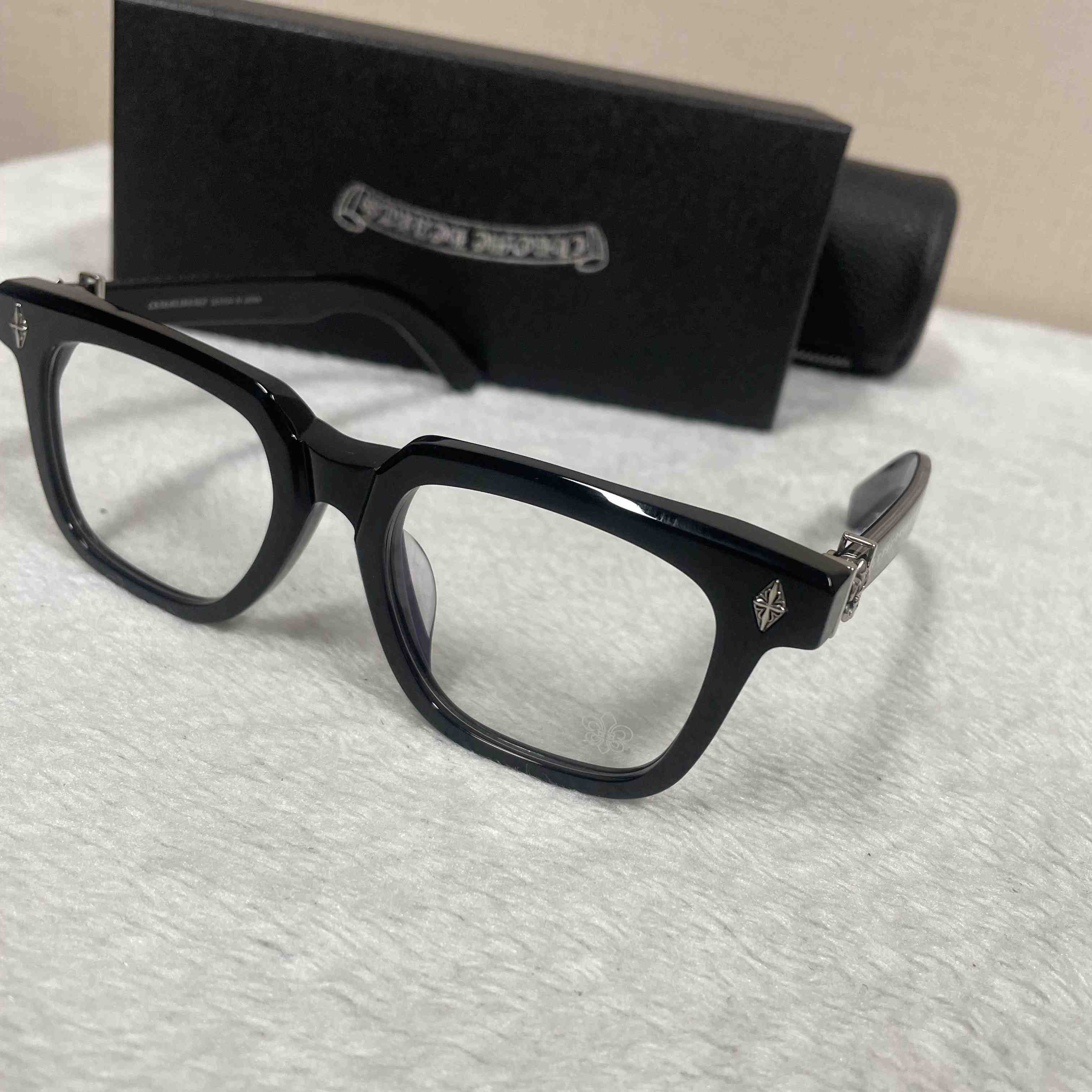 Chrome Hearts Glasses - FashionPlug