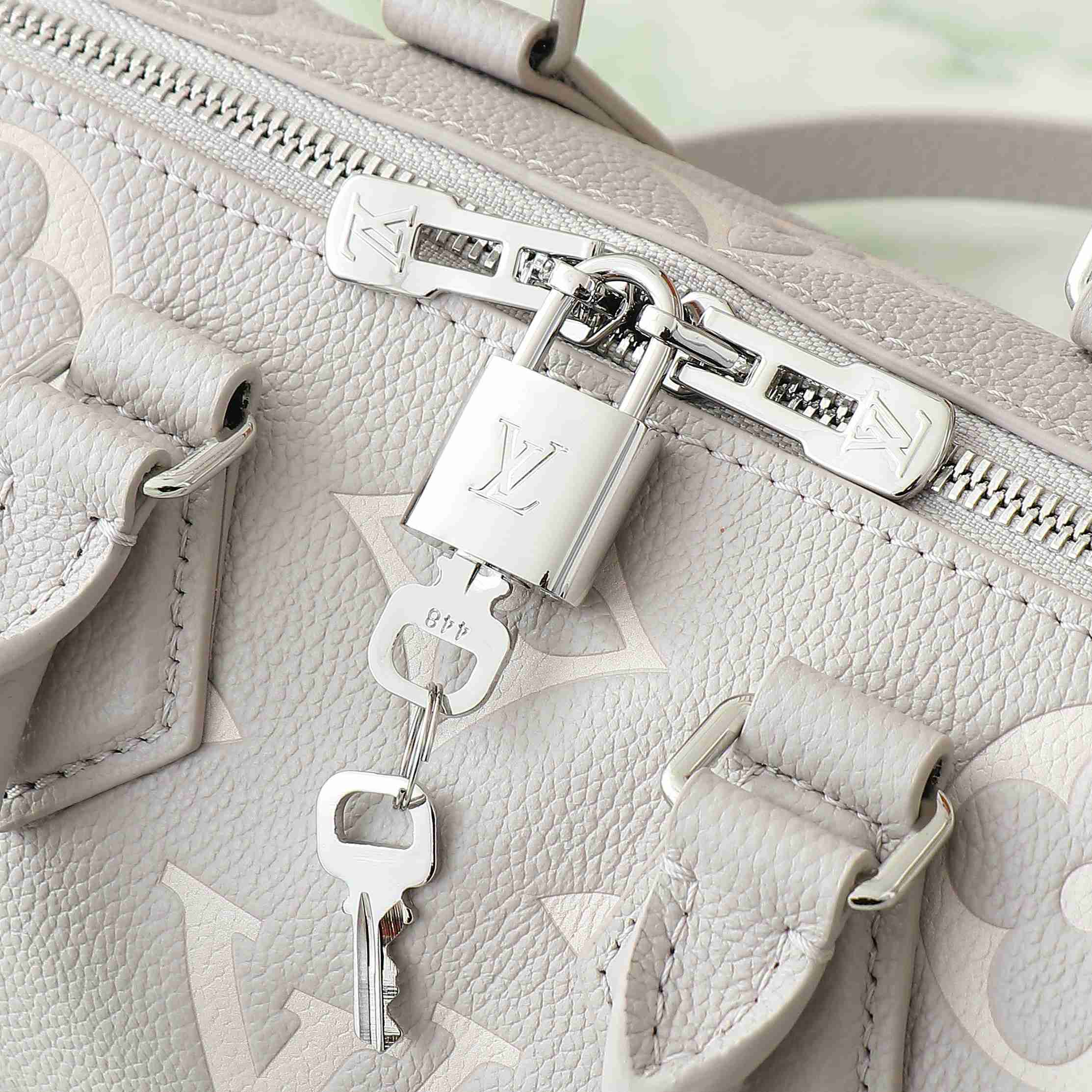 Louis Vuitton Speedy Bandoulière 20   M14207 - FashionPlug